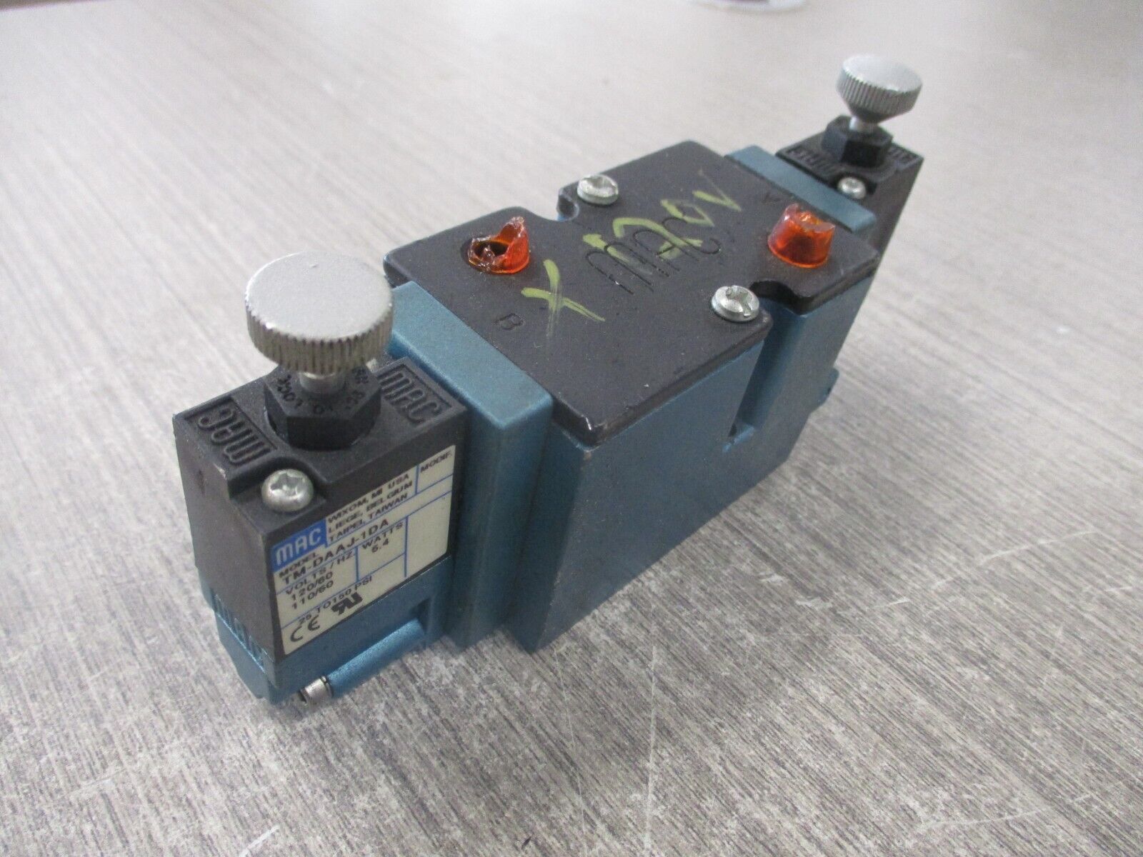 MAC Solenoid Valve 82A-BC-000-TM-DAAP-3DA Used
