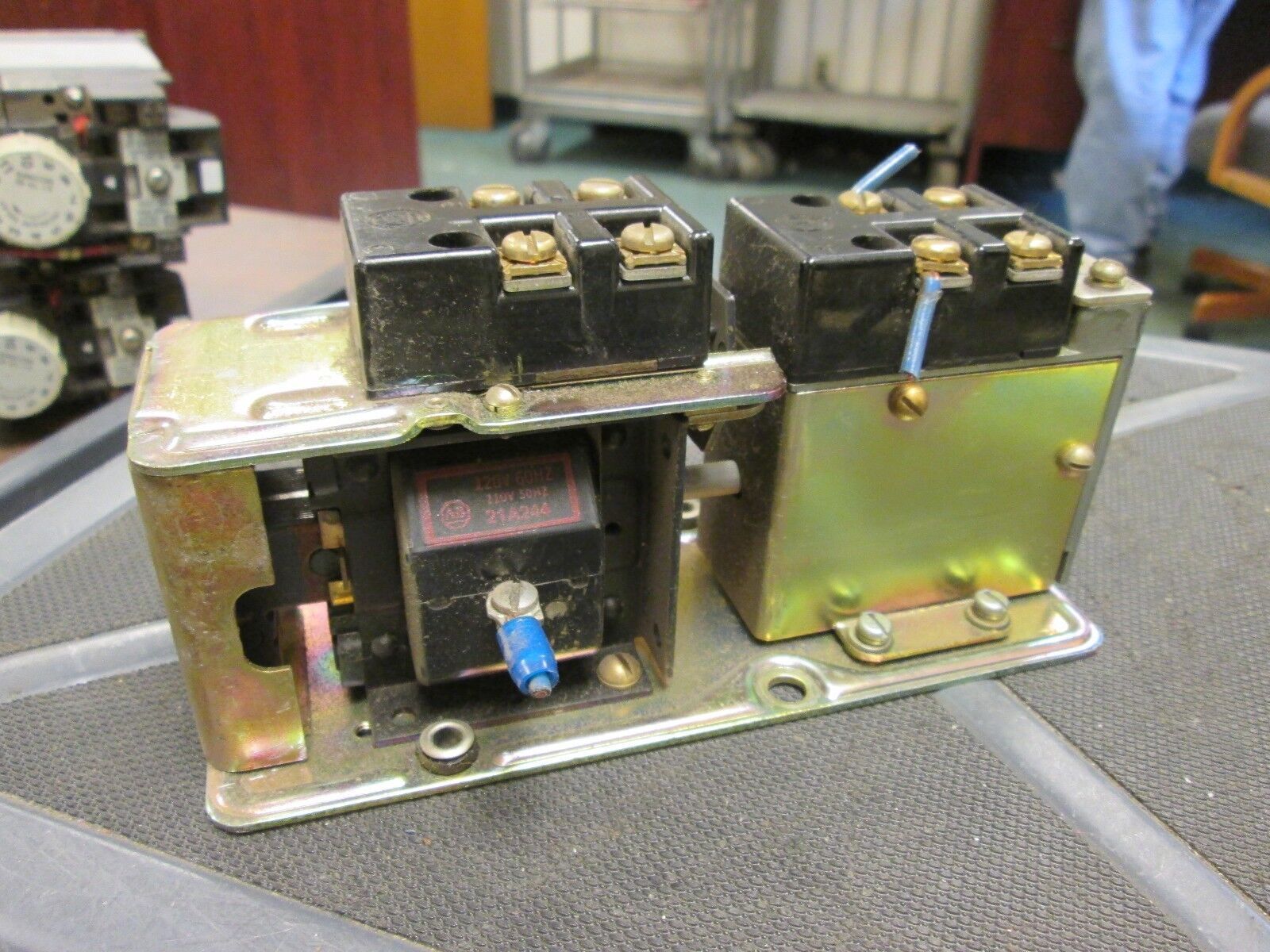 Allen-Bradley Pneumatic Timing Relay 889-Z0D321 120V Coil Used