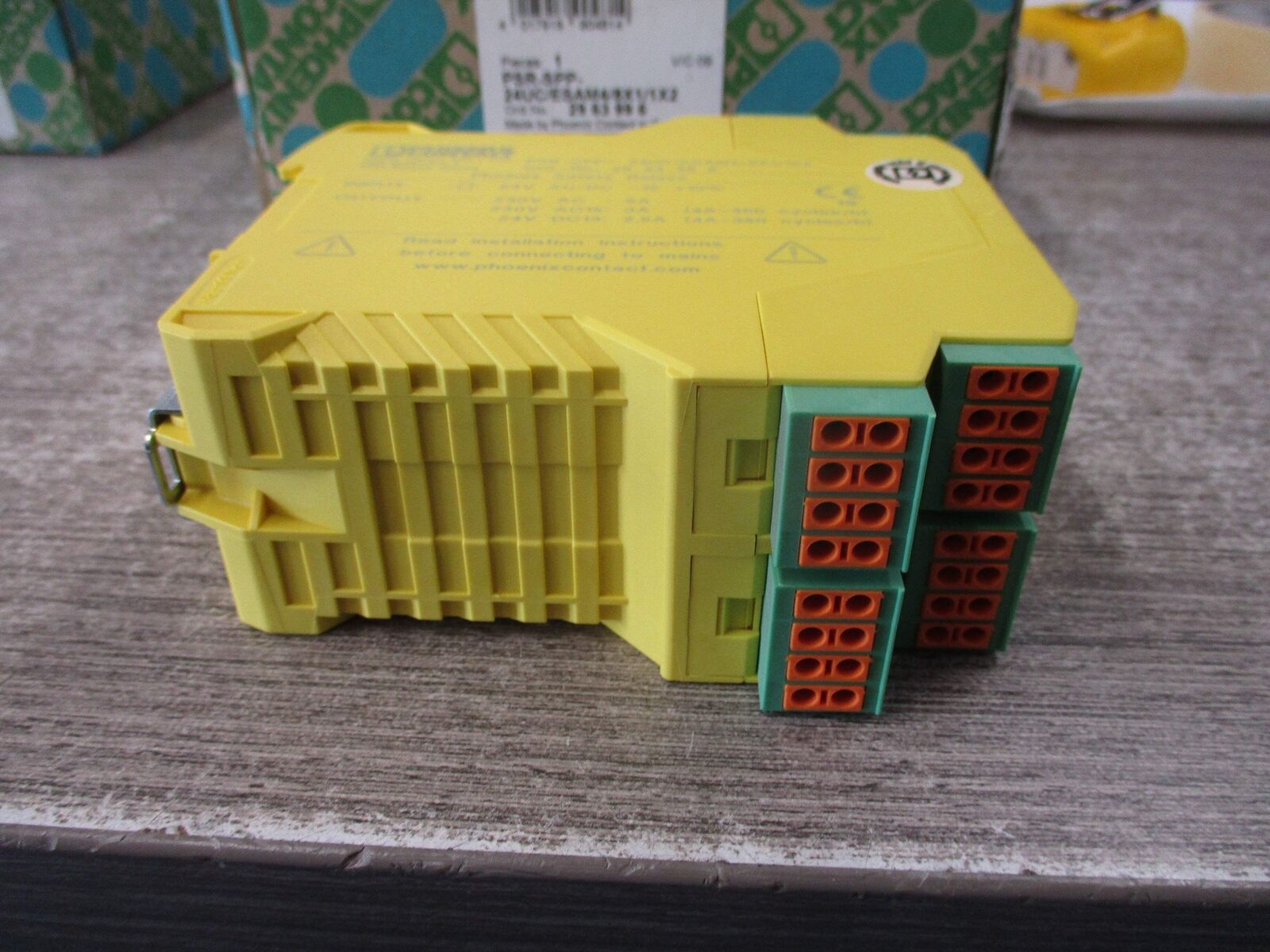 Phoenix Contact Safety Relay 2963996 PSR-SPP-24UC/ESAM4/8X1/1X2 New Surplus