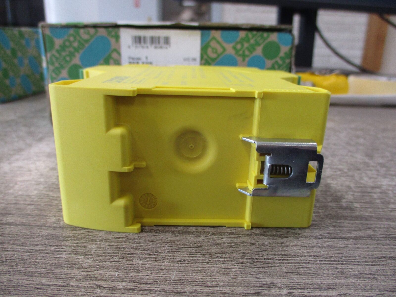 Phoenix Contact Safety Relay 2963996 PSR-SPP-24UC/ESAM4/8X1/1X2 New Surplus
