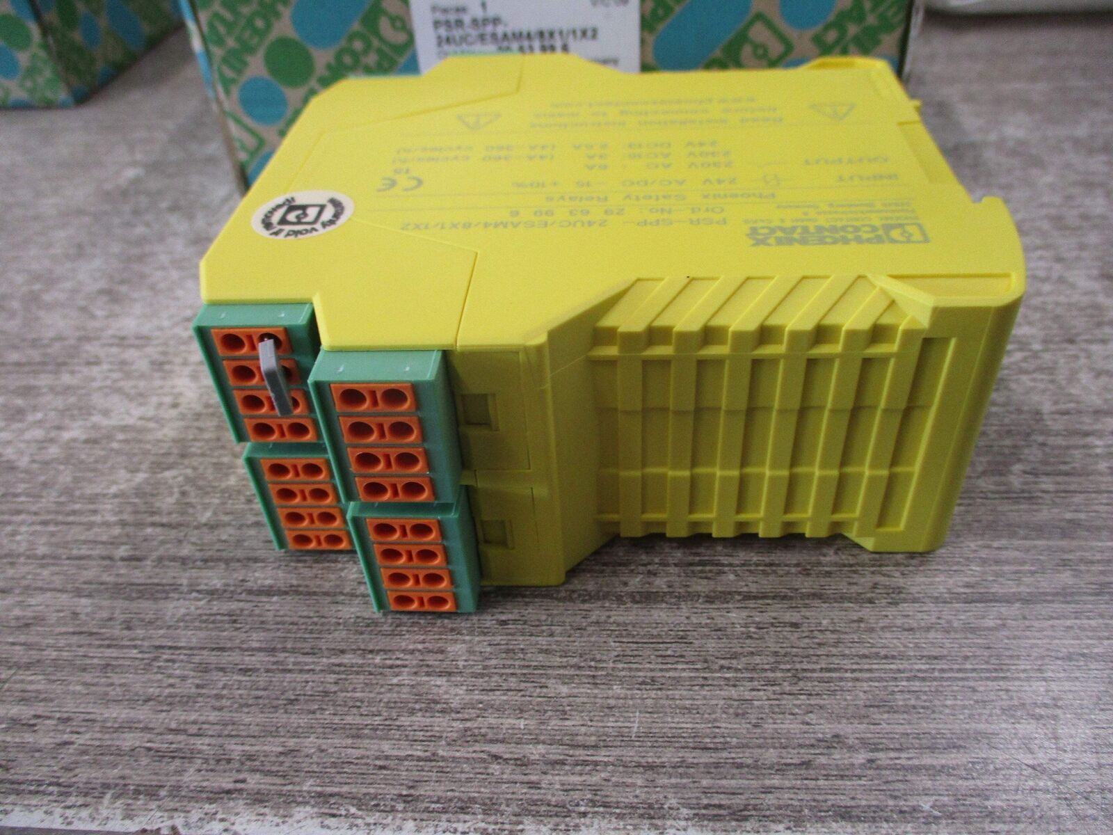Phoenix Contact Safety Relay 2963996 PSR-SPP-24UC/ESAM4/8X1/1X2 New Surplus