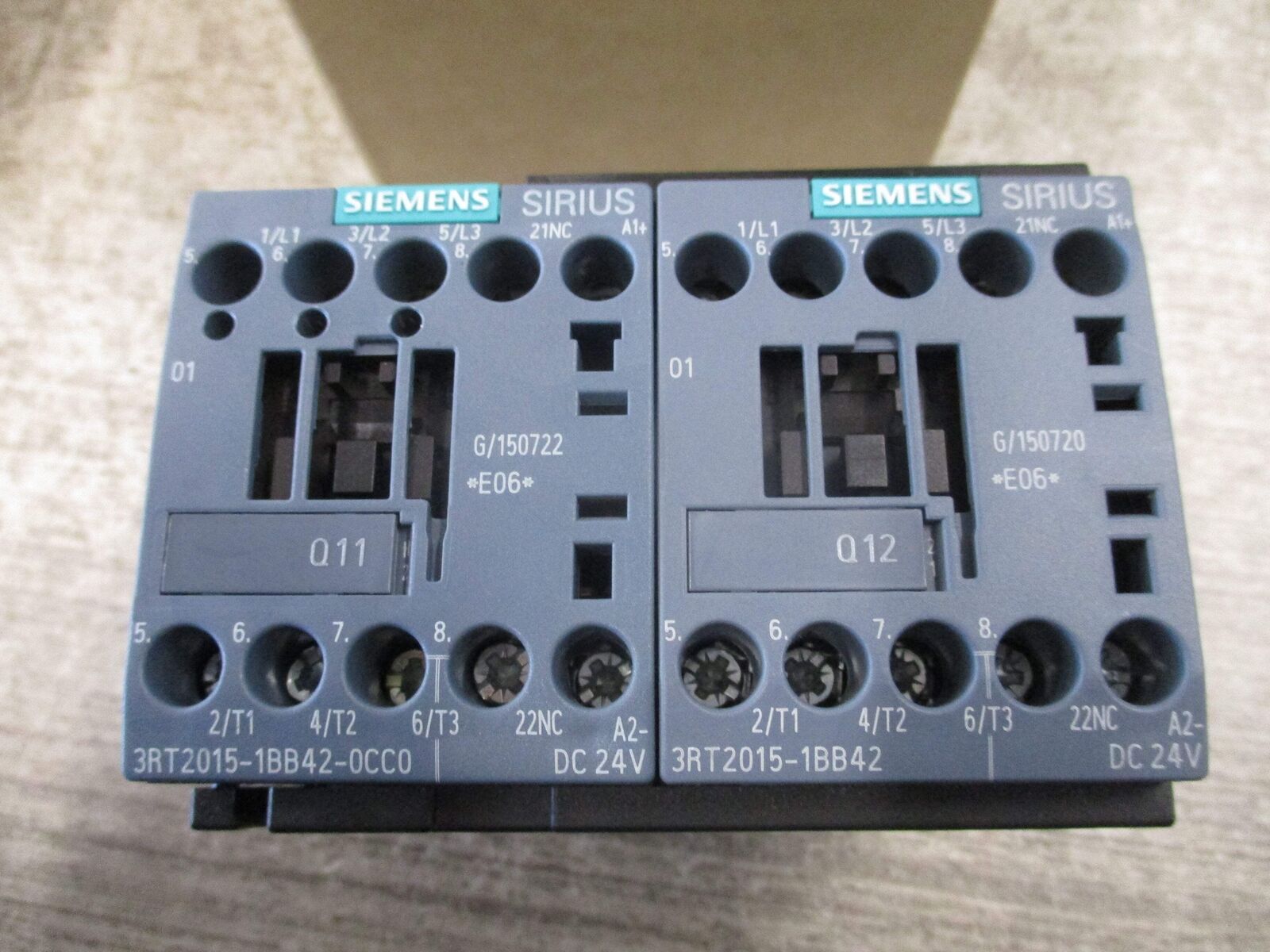 Siemens Reversing Contactor 3RA2315-8XE30-1BB4 24VDC Coil New Surplus