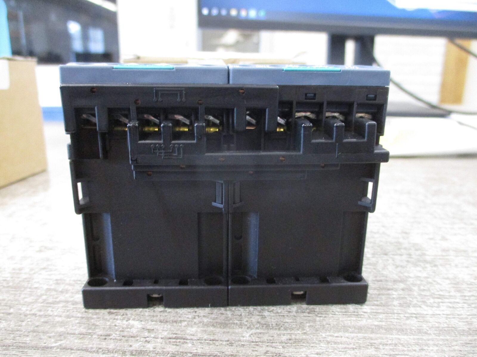 Siemens Reversing Contactor 3RA2315-8XE30-1BB4 24VDC Coil New Surplus