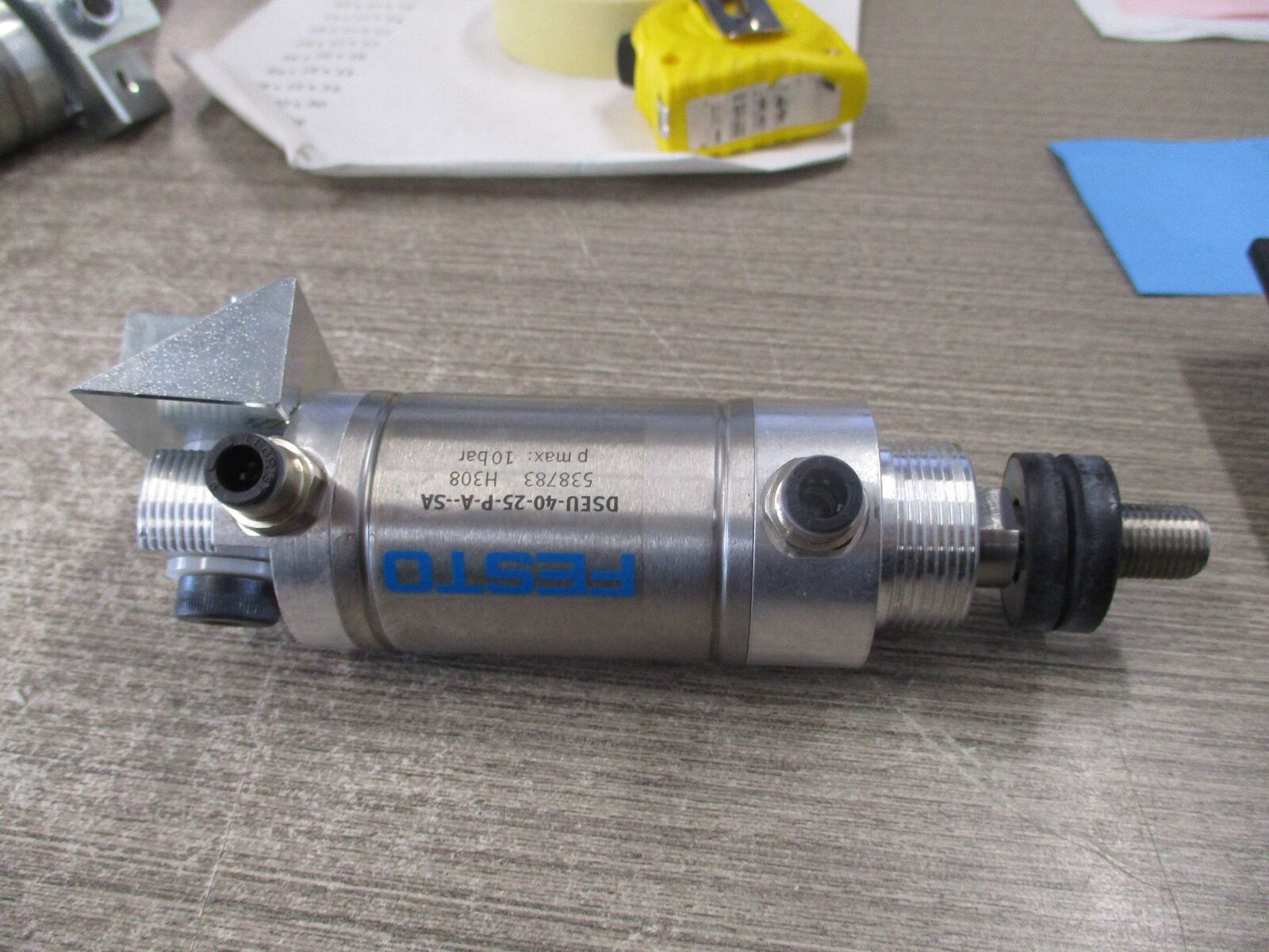 Festo Pneumatic Air Cylinder DSEU-40-24-P-A--SA 10 Bar Used