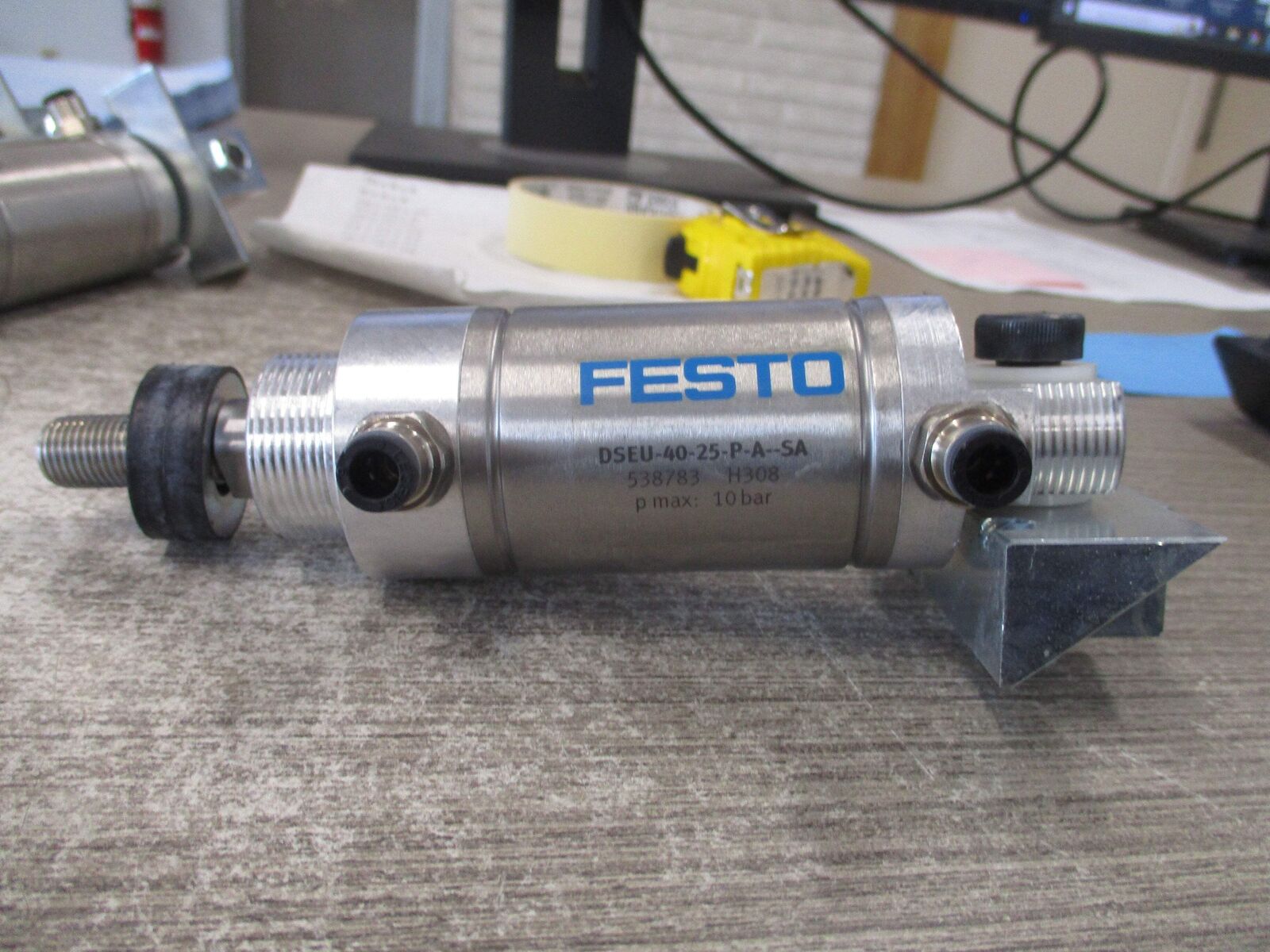 Festo Pneumatic Air Cylinder DSEU-40-24-P-A--SA 10 Bar Used