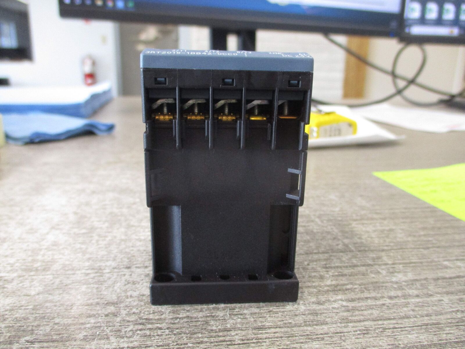Siemens Sirius Contactor 3RT2015-1BB42-0CC0 24VDC Coil New Surplus
