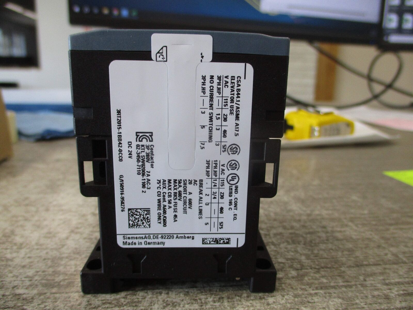 Siemens Sirius Contactor 3RT2015-1BB42-0CC0 24VDC Coil New Surplus