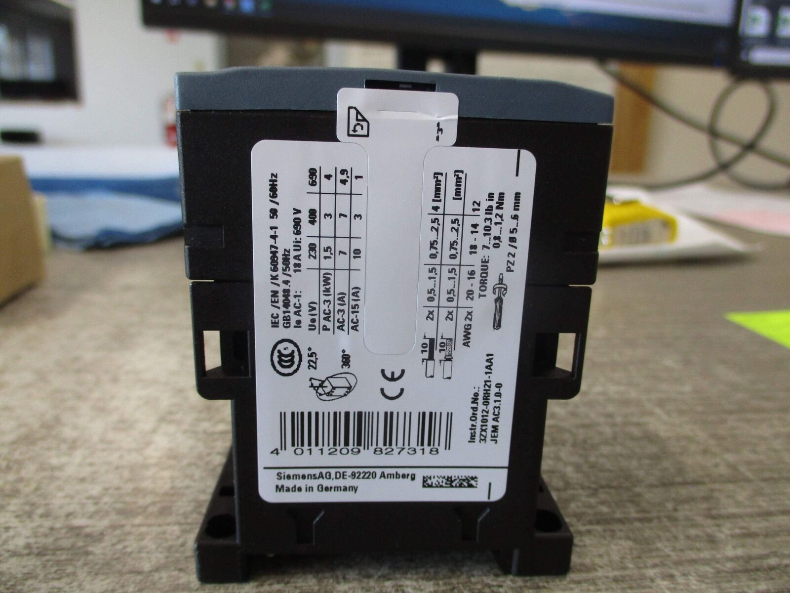 Siemens Sirius Contactor 3RT2015-1BB42-0CC0 24VDC Coil New Surplus