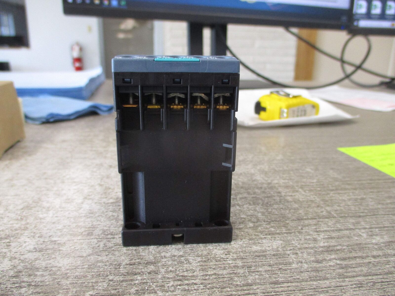 Siemens Sirius Contactor 3RT2015-1BB42-0CC0 24VDC Coil New Surplus