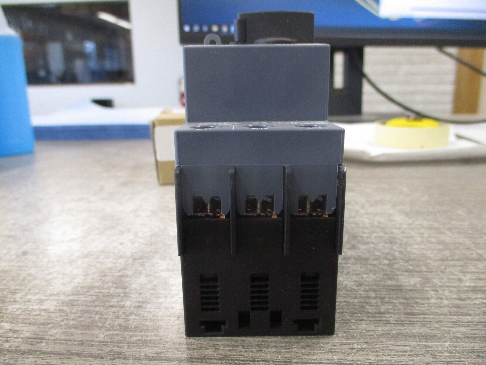 Siemens Manual Motor Protector 3RV2011-1BA10 Trip: 1.4-2A New Surplus