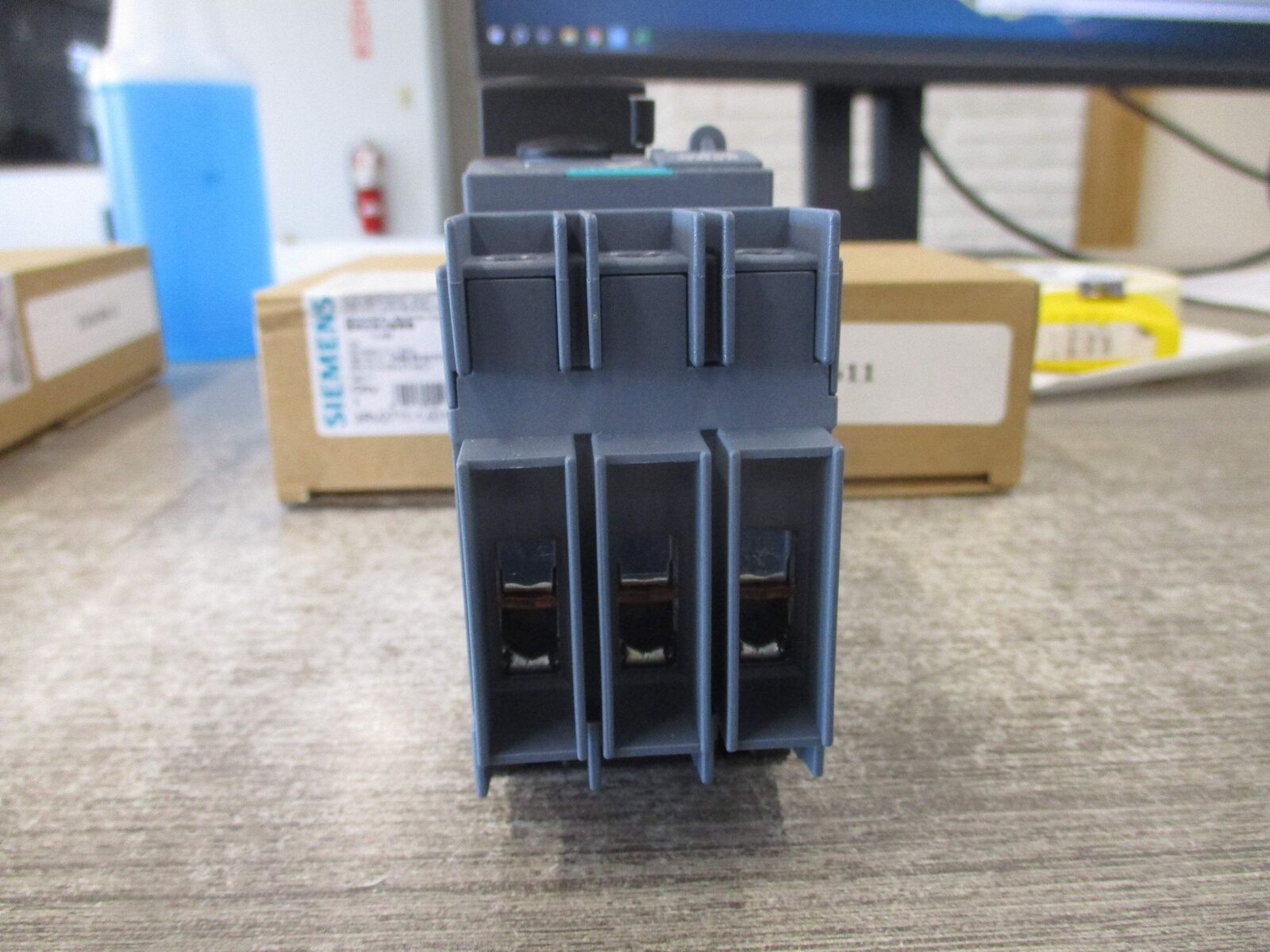 Siemens Circuit Breaker 3RV2711-1JD10 10A 3P New Surplus