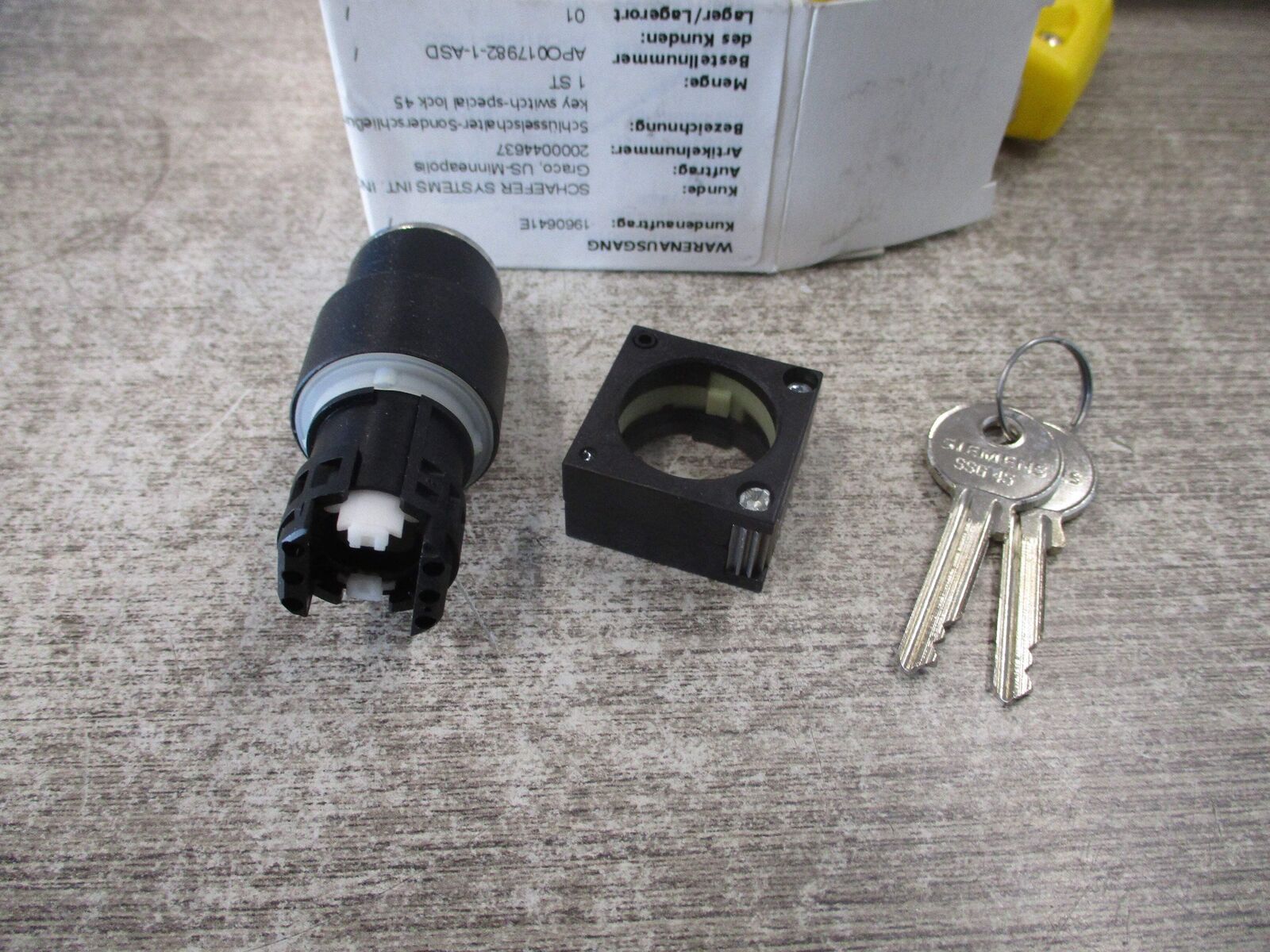 Siemens Key Operated Switch 3SB3 000-4PD31-Z New Surplus