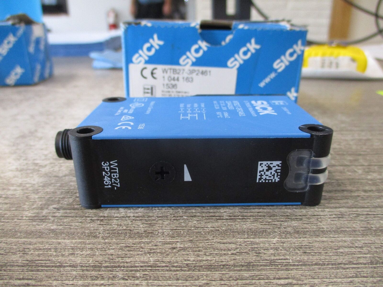 Sick Photoelectric Sensor WTB27-3P2461 New Surplus