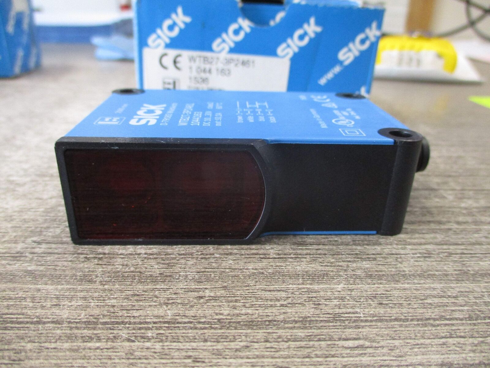 Sick Photoelectric Sensor WTB27-3P2461 New Surplus
