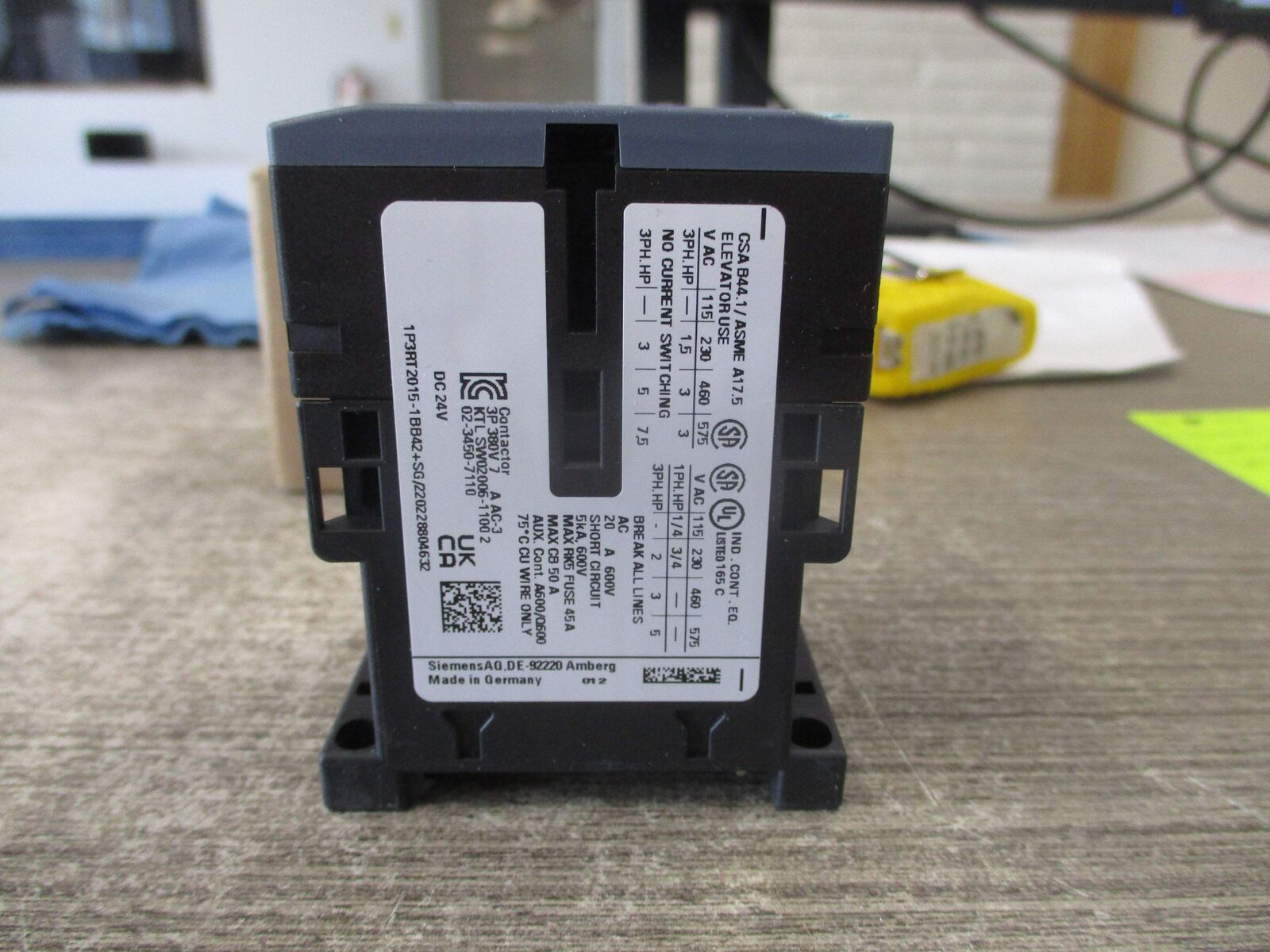 Siemens Contactor 3RT2015-1BB42 24VDC Coil New Surplus