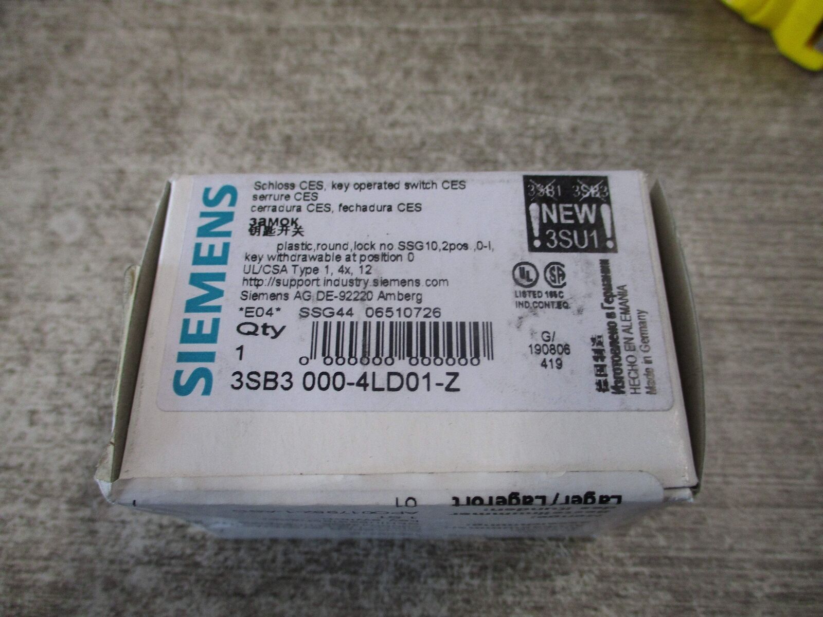 Siemens Key Operated Switch 3SB3 000-4LD01-Z New Surplus