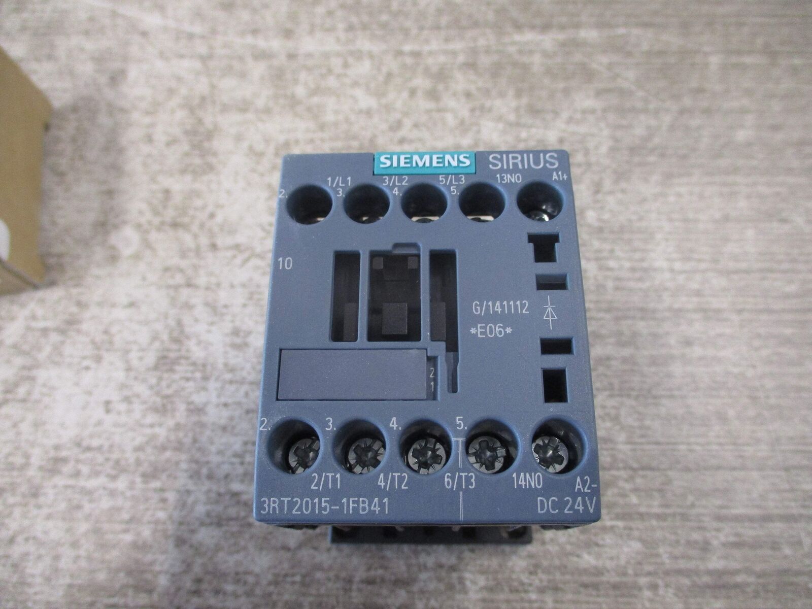 Siemens Contactor 3RT2015-1FB41 24VDC Coil New Surplus