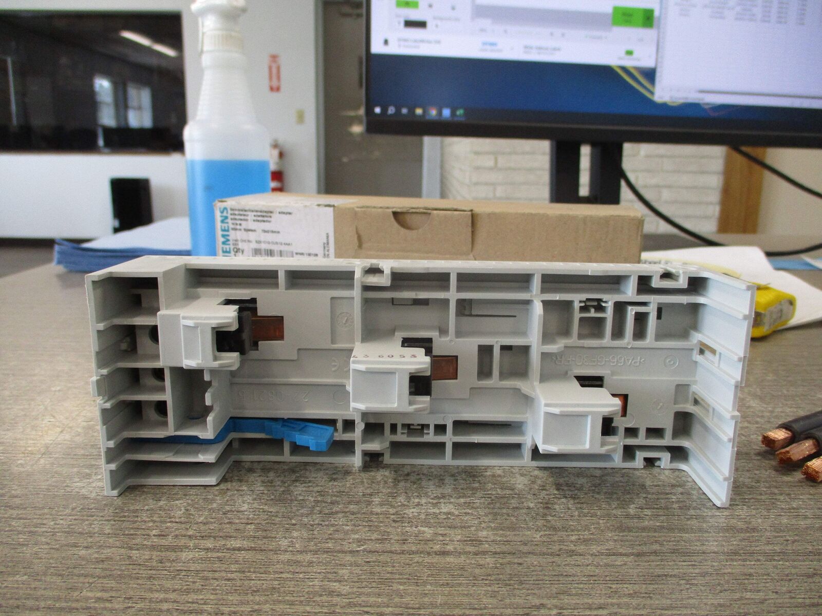 Siemens Busbar Adapter 8US1211-4TR00 New Surplus