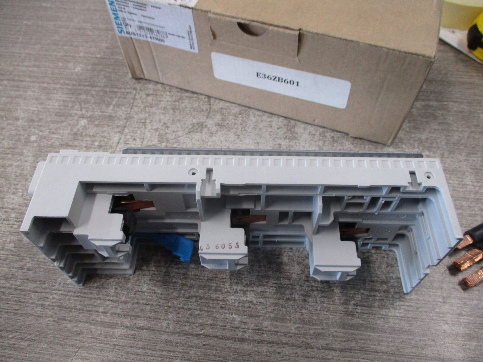 Siemens Busbar Adapter 8US1211-4TR00 New Surplus
