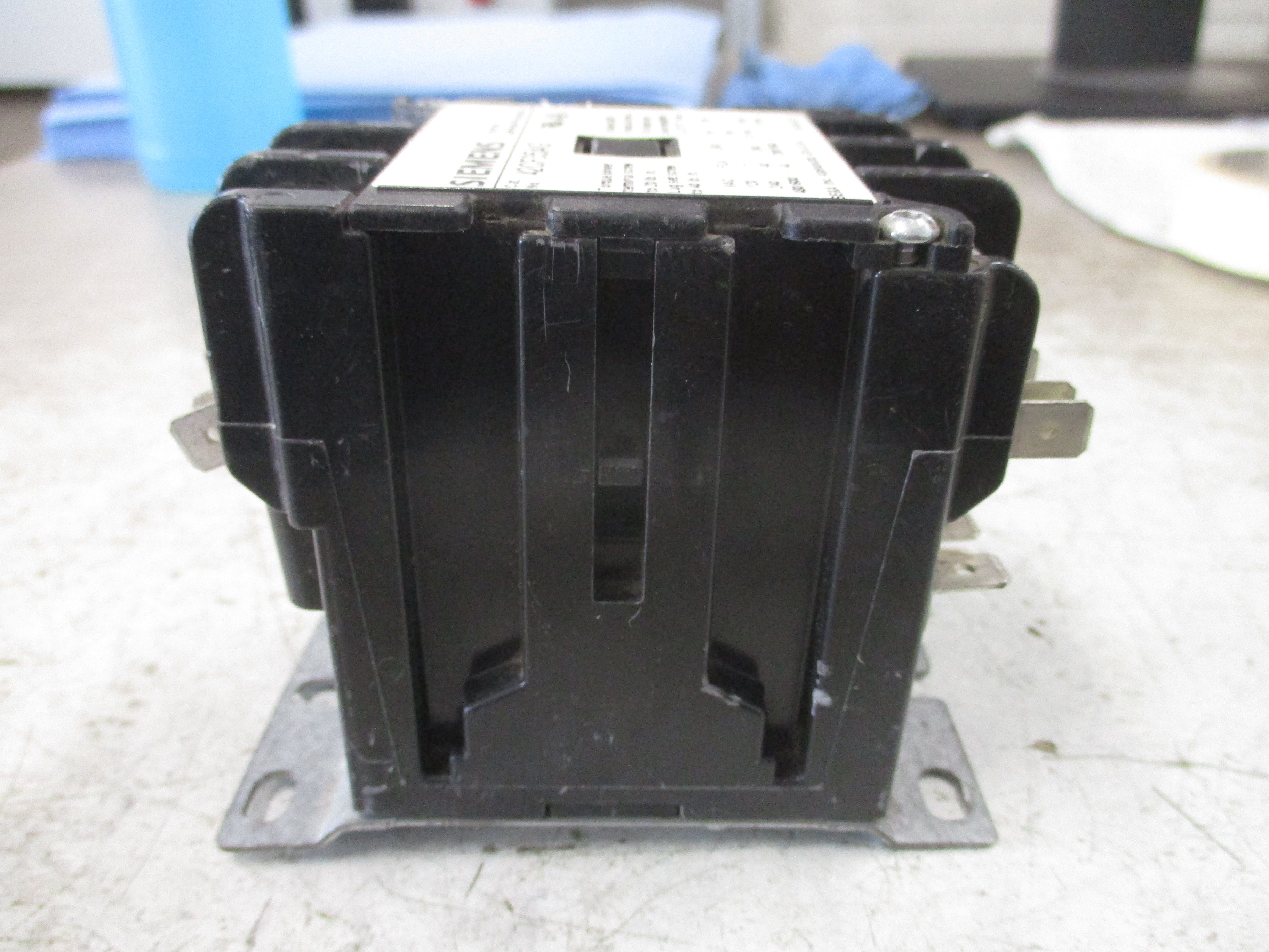 Siemens Furnas Definite Purpose Contactor 42CF35AG 208-240V Coil 40A 600V Used