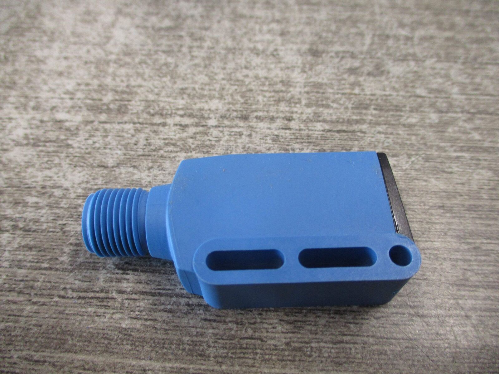 Sick Photoelectric Sensor WL9-3P2430 New Surplus