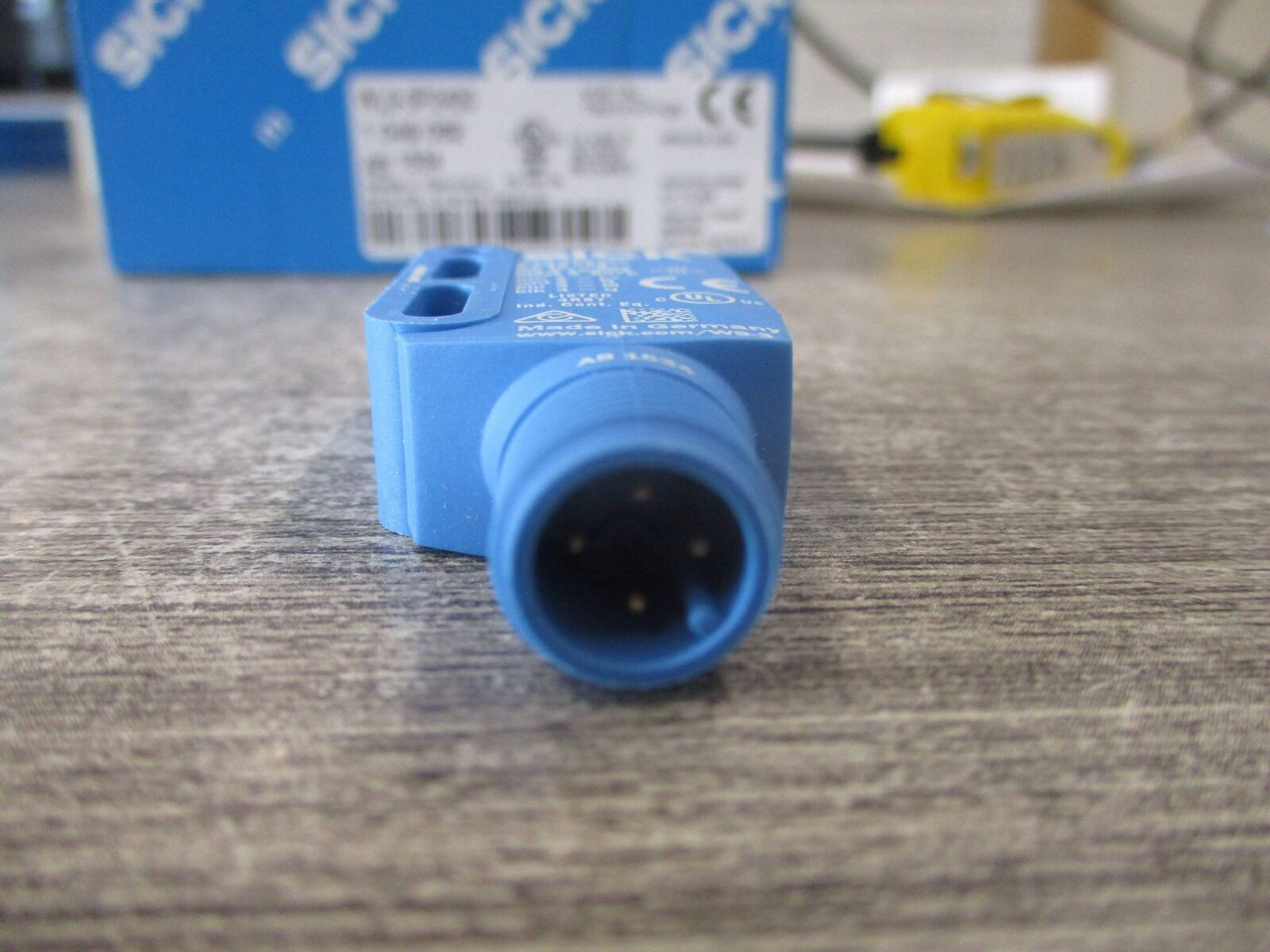 Sick Photoelectric Sensor WL9-3P2430 New Surplus