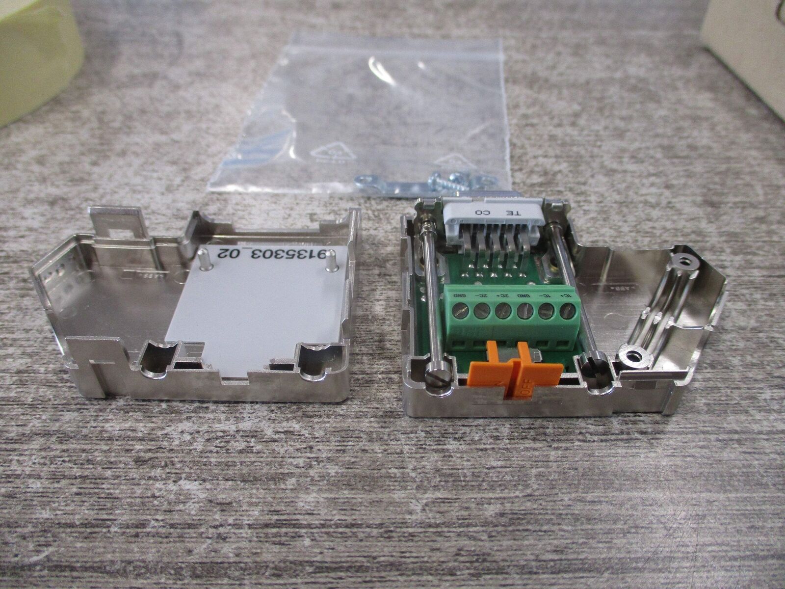 Phoenix Contact Subcon-Plus-Can Connector 2744694 New Surplus