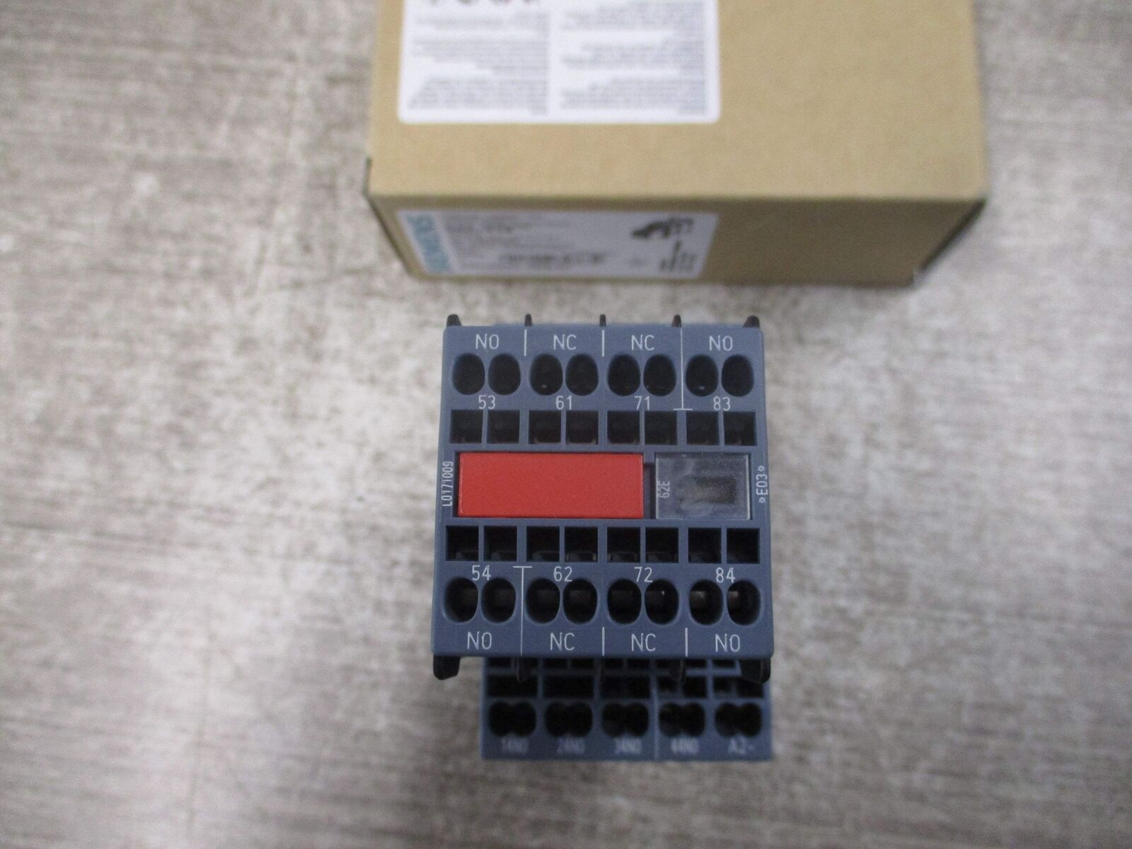 Siemens Contactor 3RH2262-2BB40 24VDC Coil New Surplus