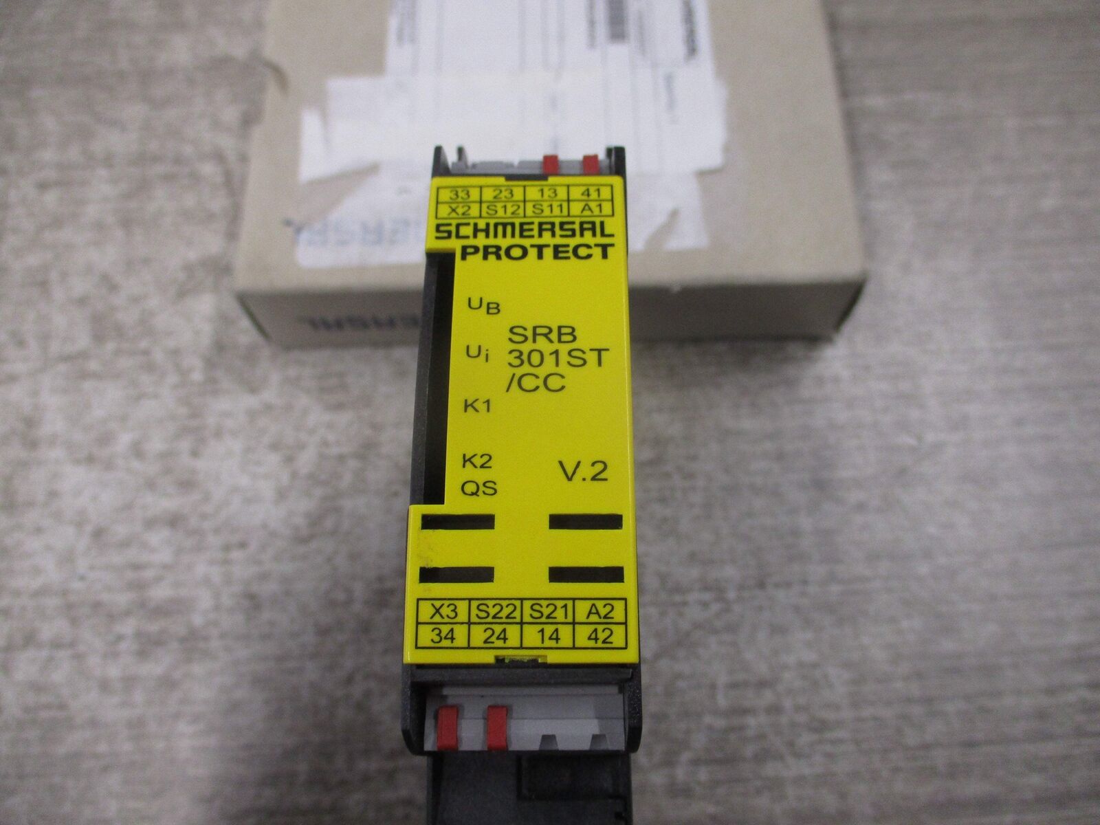 Schmersal Safety Relay 103002037 SRB301ST/CC-24V-(V.2) New Surplus
