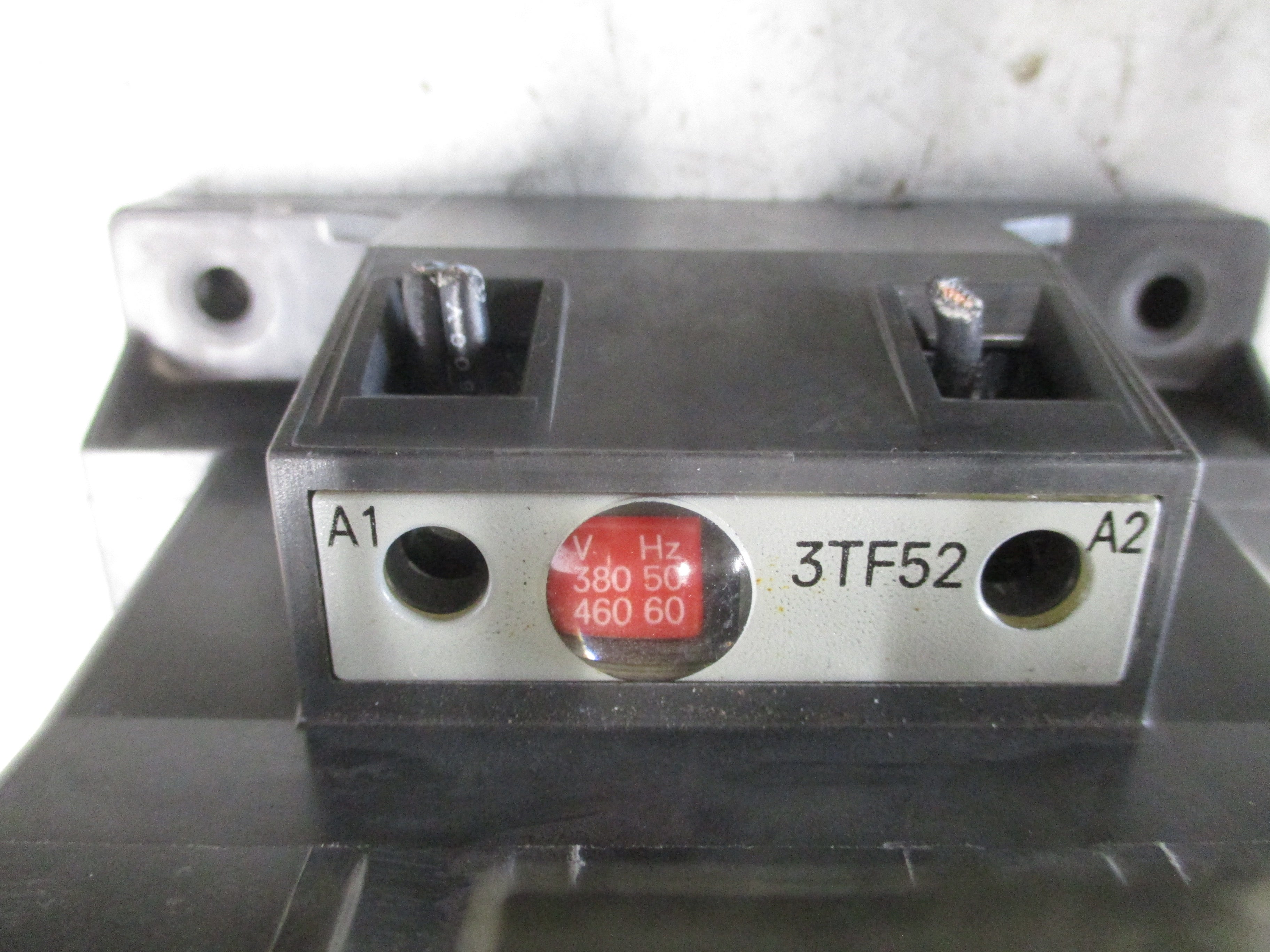 Siemens Contactor 3TF52 Size 4 135A 600V 460V Coil Used