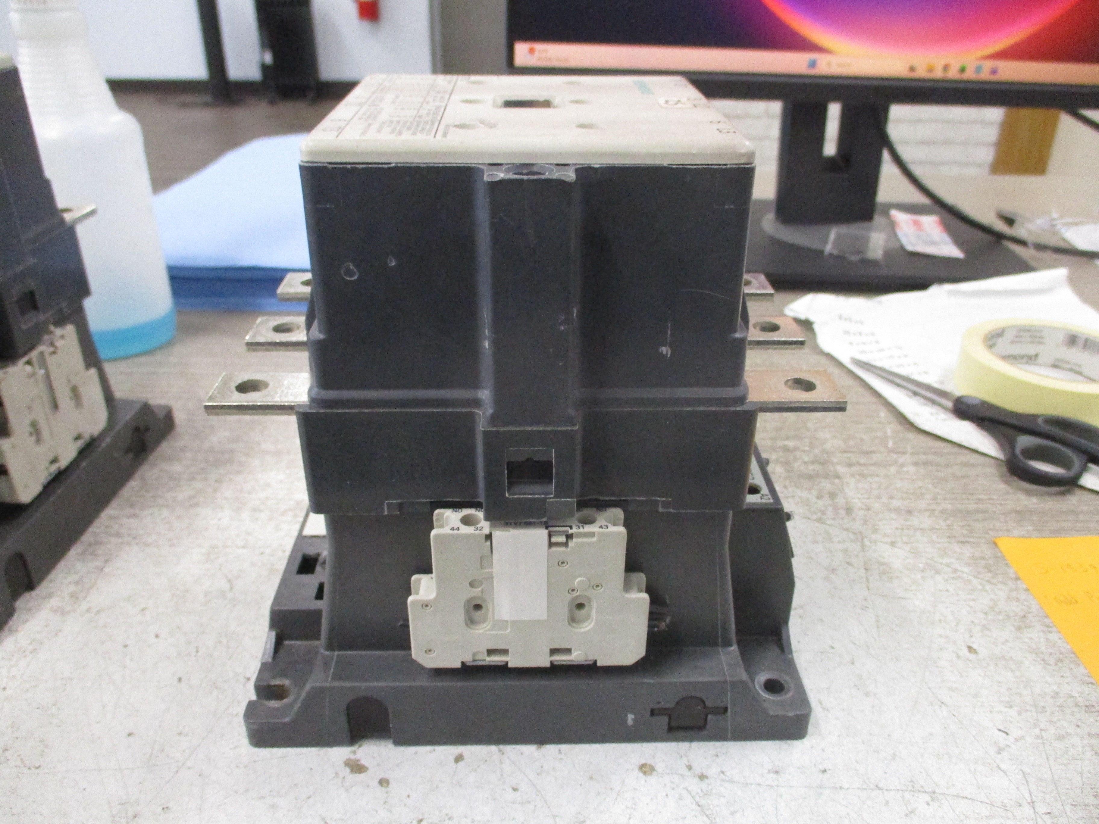 Siemens Contactor 3TF52 Size 4 135A 600V 460V Coil Used