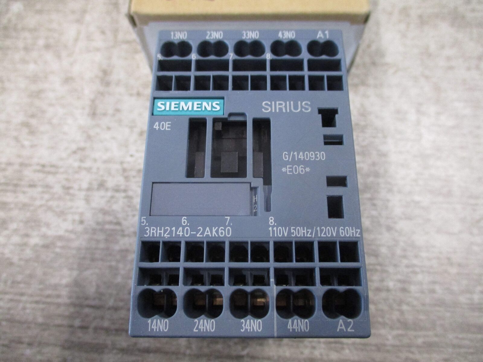 Siemens Contactor 3RH2140-2AK60 120V coil 10A * No Din-Rail Mount * New Surplus