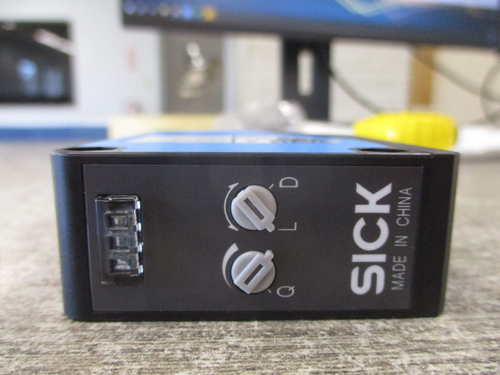 Sick Photoelectric Sensor WE280-2P2421 * No Box * New Surplus