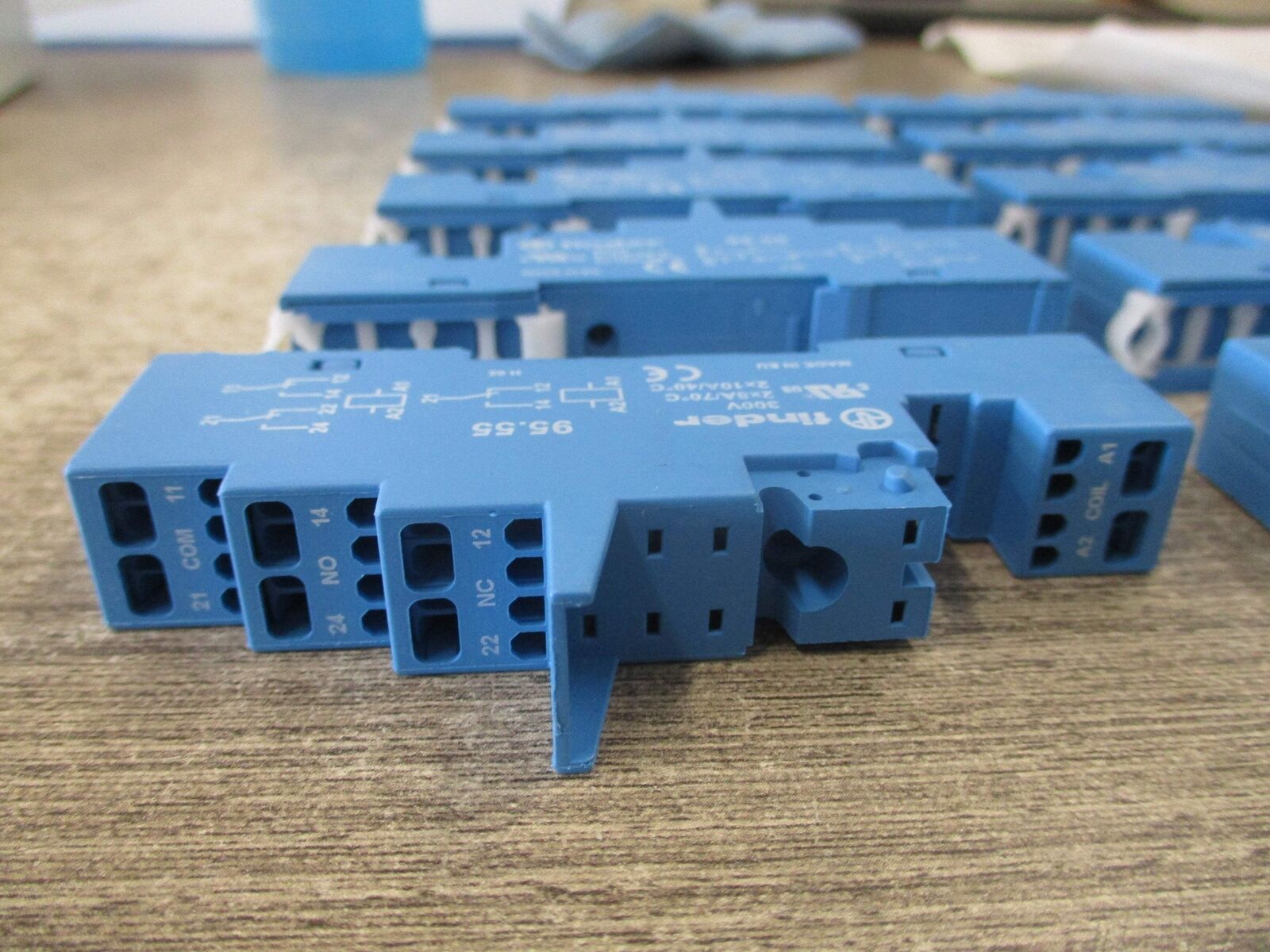 Finder Screwless Terminal Socket 95.55.SPA * Box of 10 * New Surplus