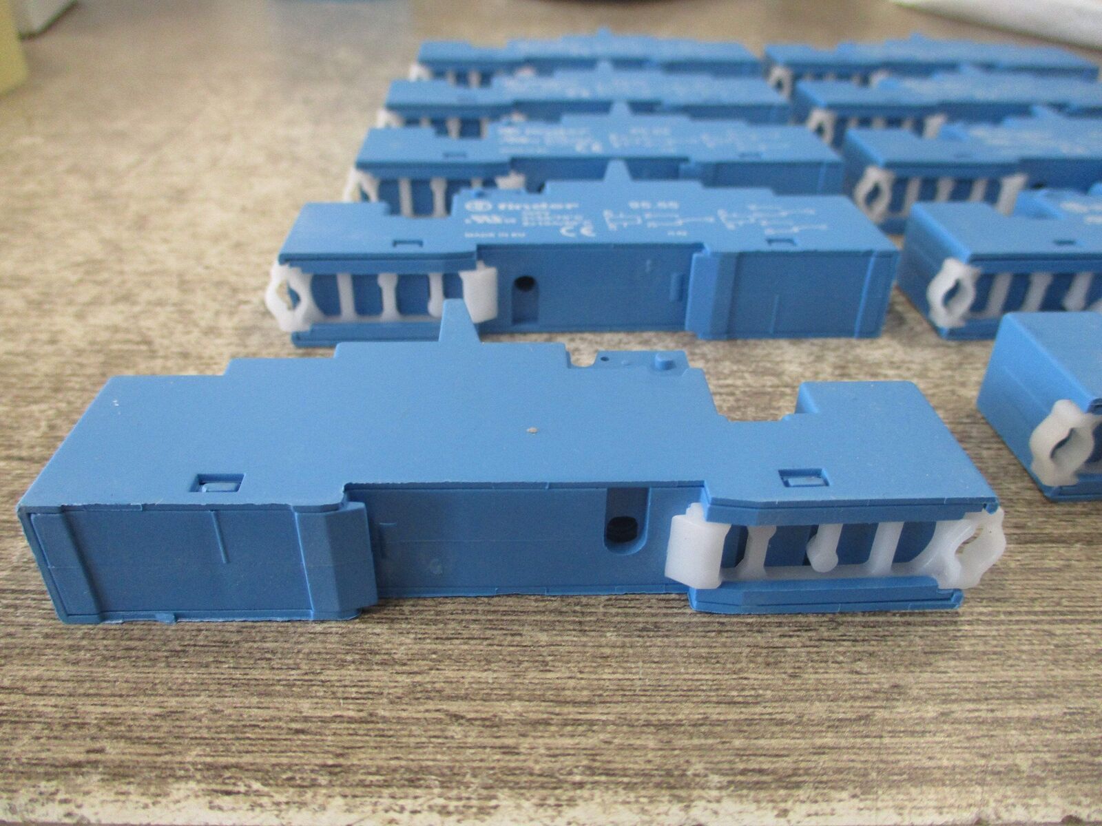 Finder Screwless Terminal Socket 95.55.SPA * Box of 10 * New Surplus