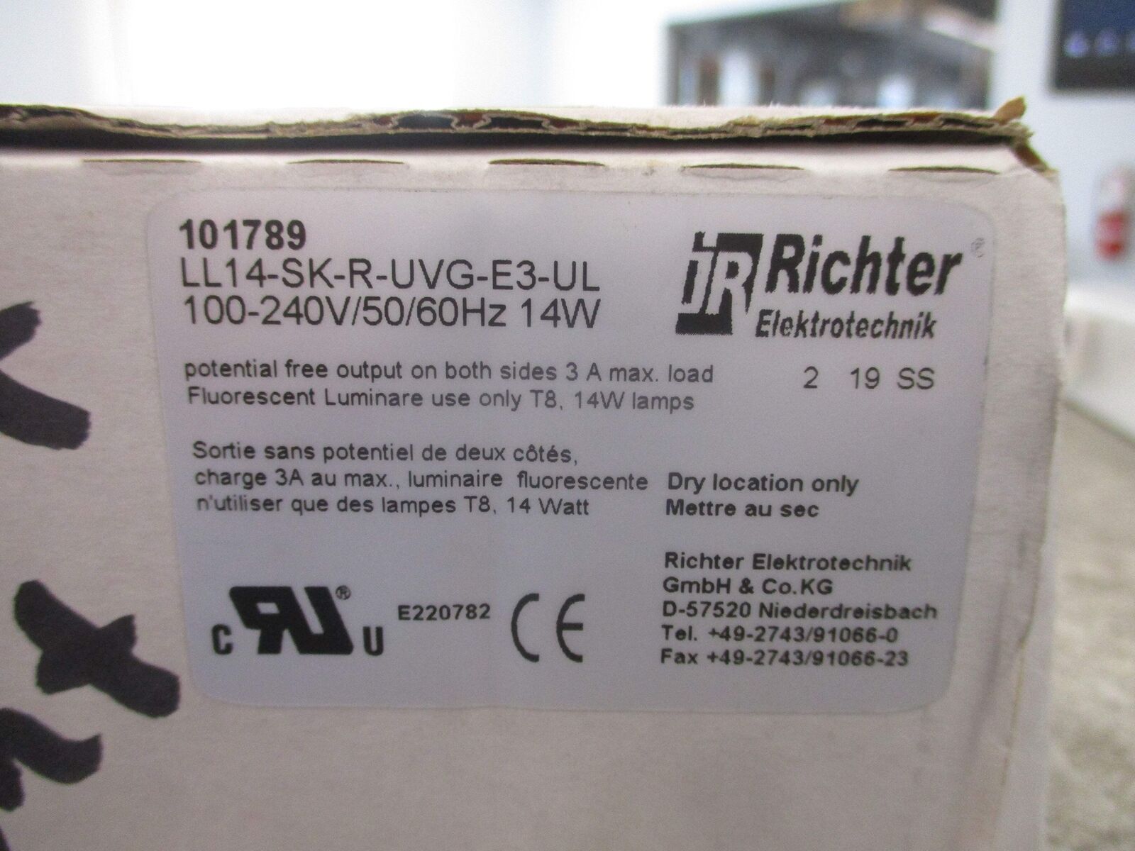 Richter Cabinet Lighting 101789 LL14-SK-R-UVG-E3-UL 100-240V 50/60Hz 14W New Sur