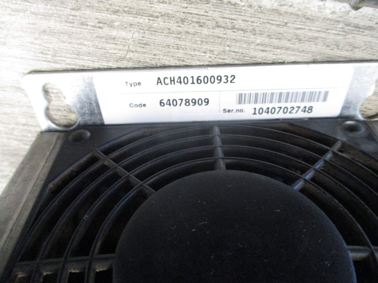 ABB ACH401 AC Drive ACH401600932 10 HP 3Ph Input: 380-480 V 14.8 A 48-63 Hz Outp