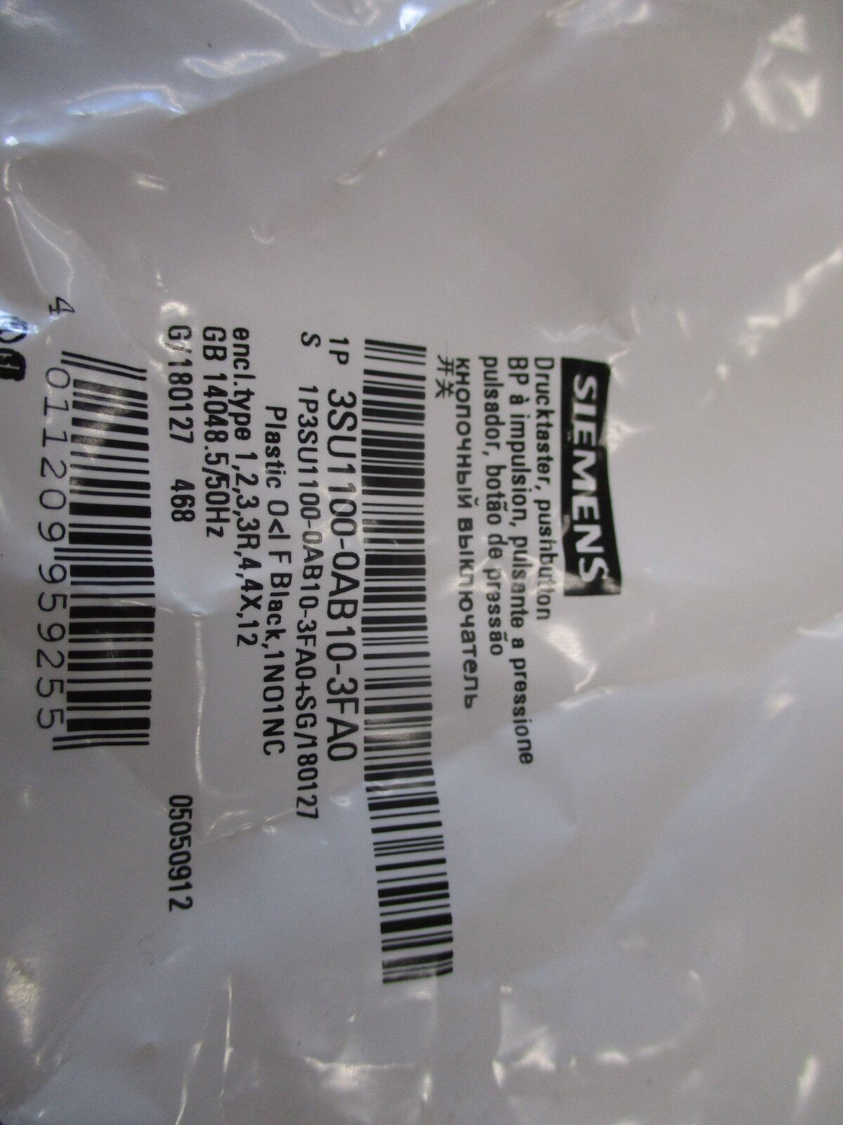 Siemens Pushbutton 3SU1100-0AB10-3FA0 Type 3R,4X,12 Enclosure New Surplus