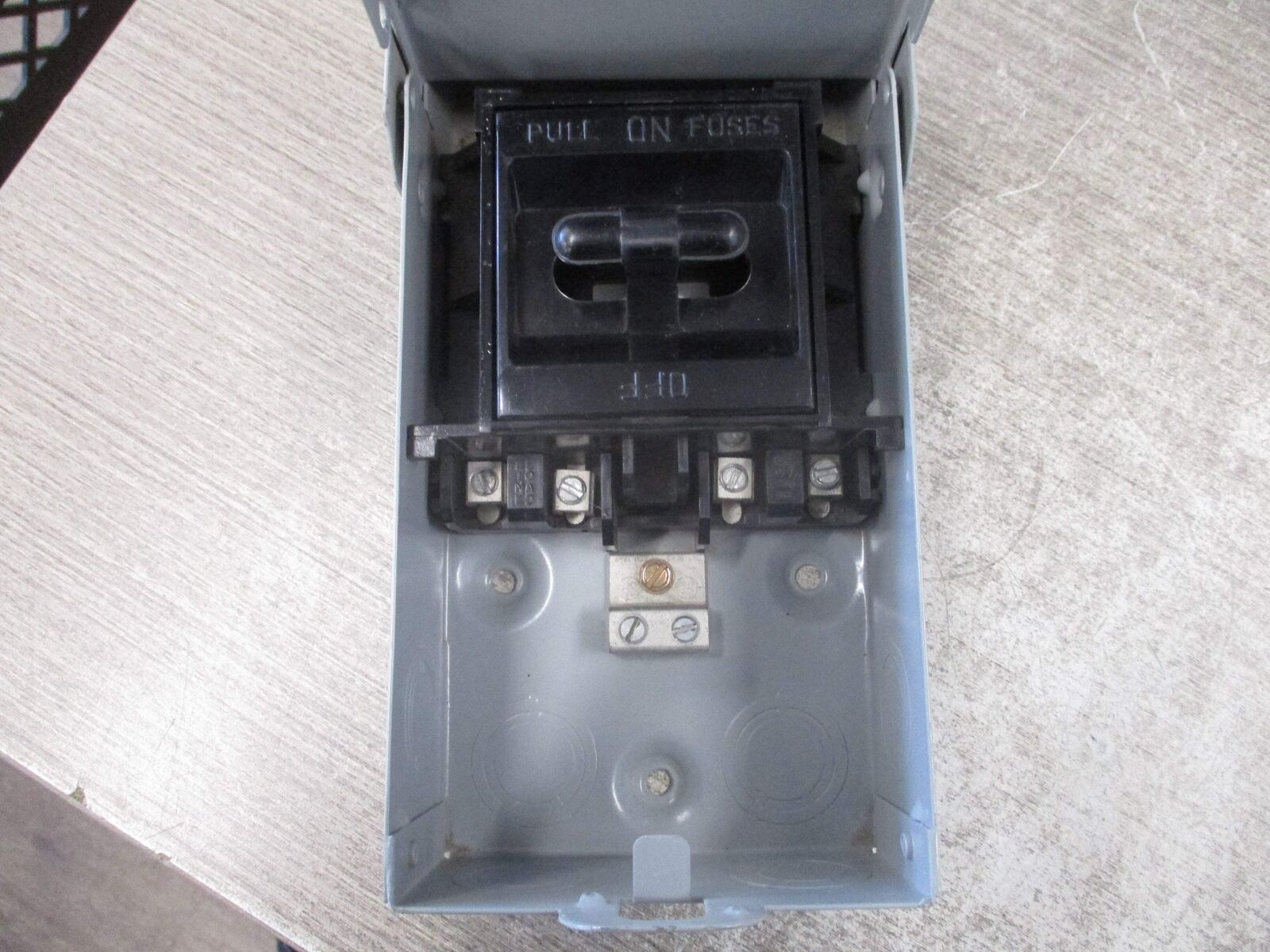 Midwest Electric 3R Fuse Pullout Box SAL550 2P Used