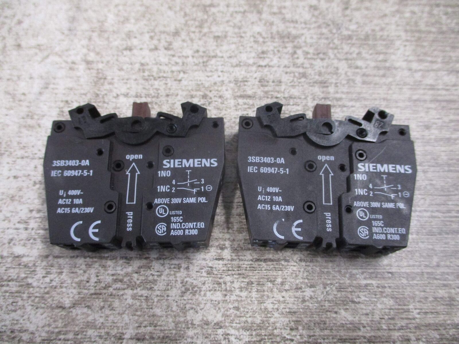 Siemens Actuator Contact Block 3SB3403-0A *Lot of 2* Used