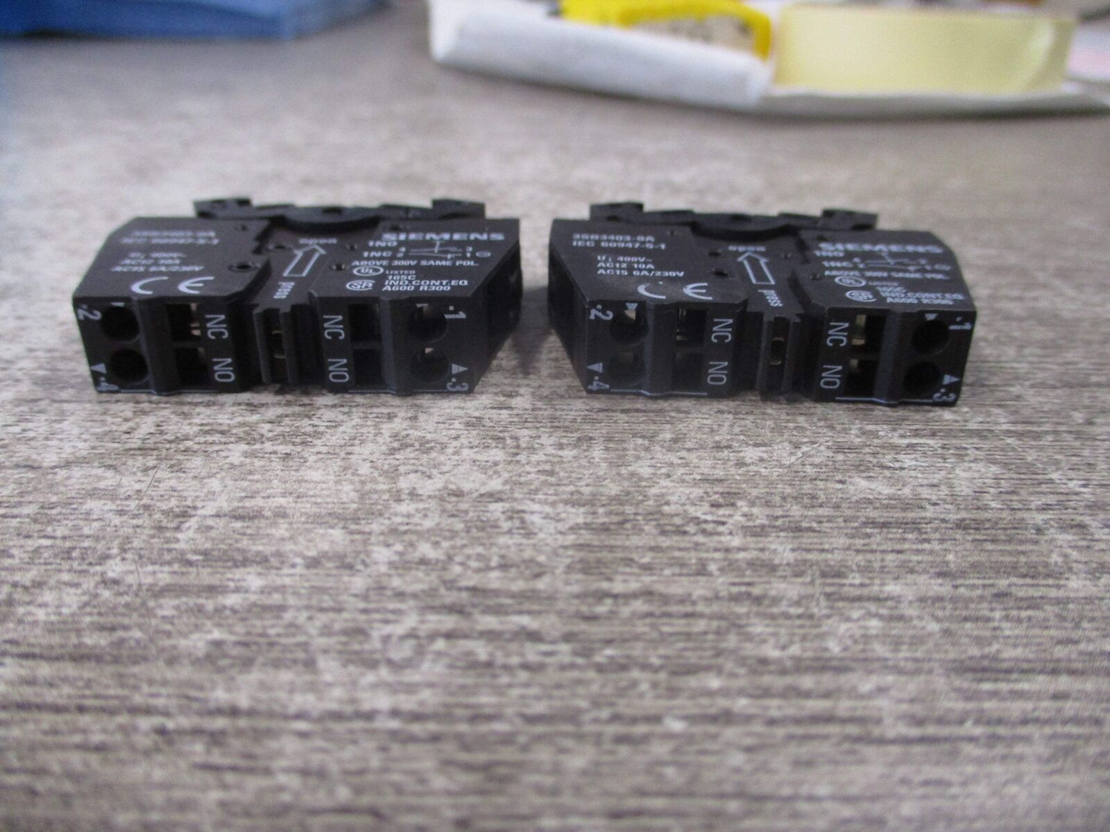 Siemens Actuator Contact Block 3SB3403-0A *Lot of 2* Used