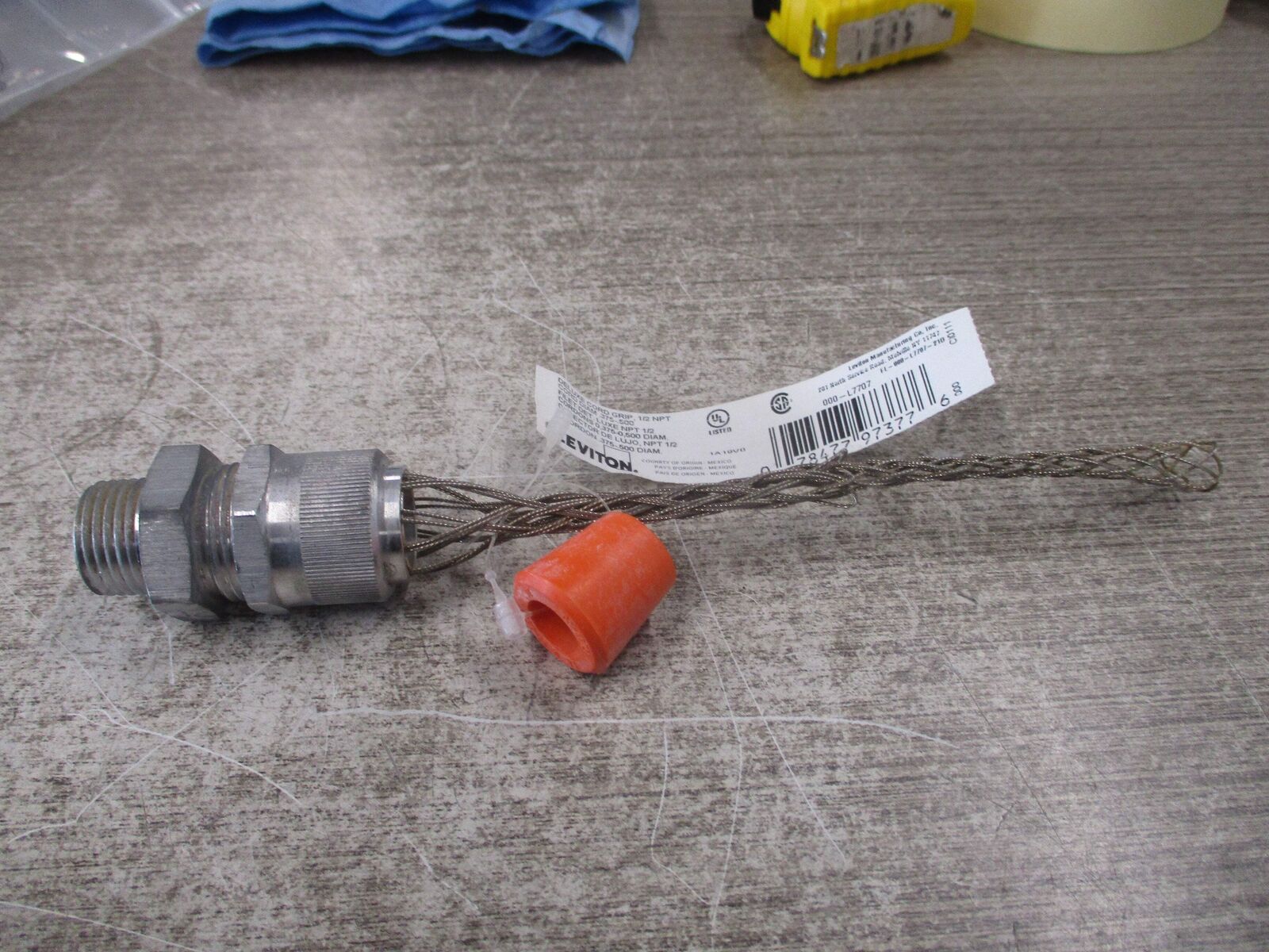 Leviton Deluxe Cord Grip L7707 1/2 NPT New Surplus