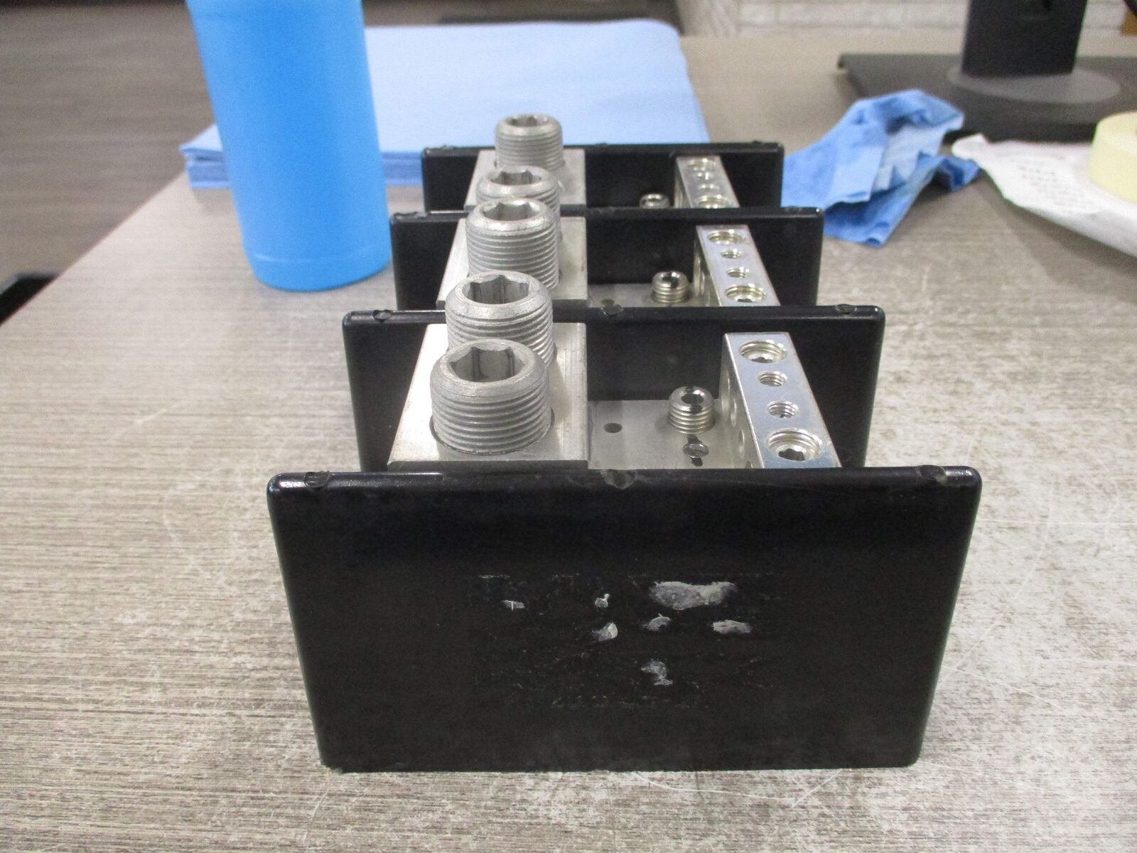 Buss Power Distribution Block 16528-3 840A 600V 3P Used