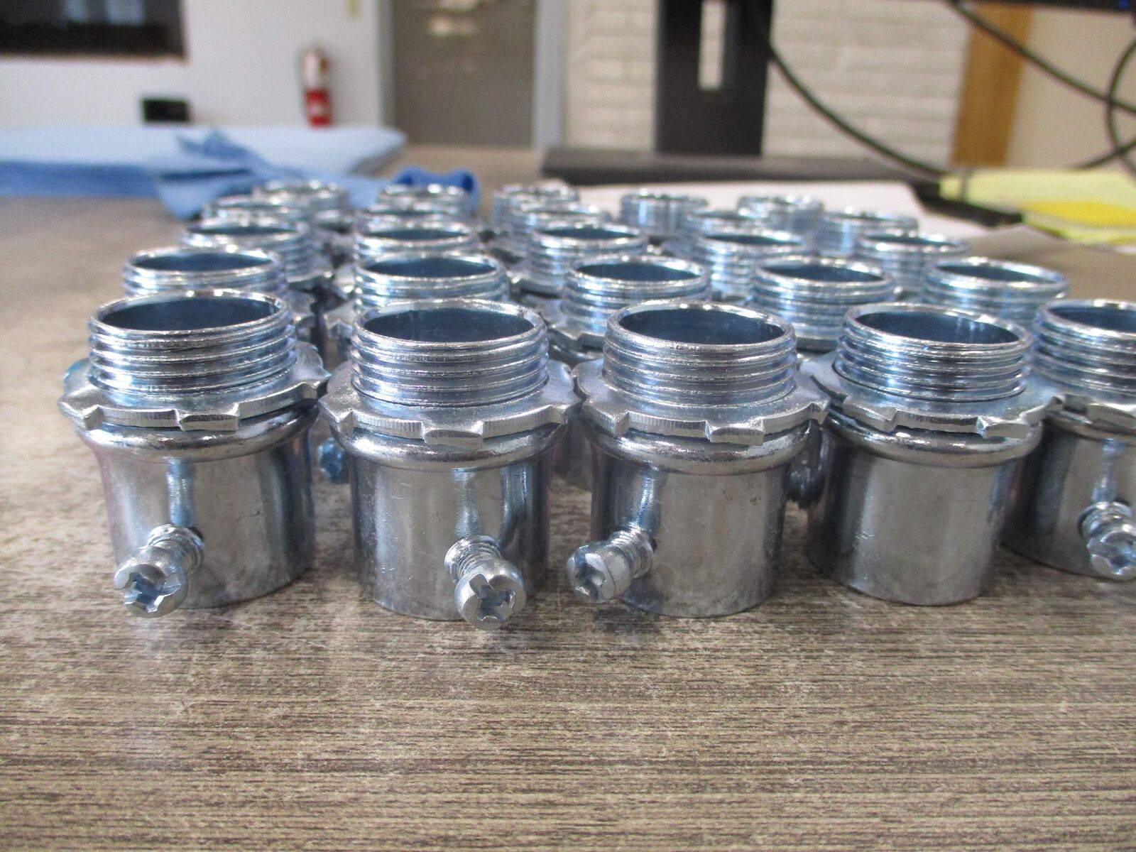 Bridgeport Set - Screw EMT Connector 231 3/4" * Lot of 125 * New Surplus