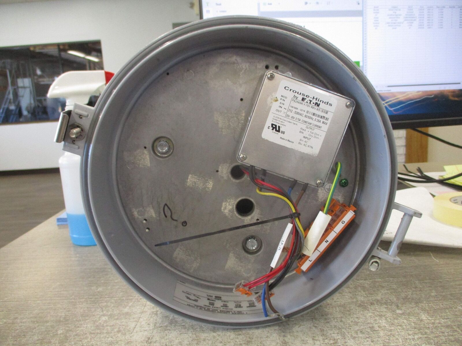 Eaton Crouse-Hinds Series Luminaire Fitting VMV7L2A/UNV1 S890 100-277V 50/60Hz 5