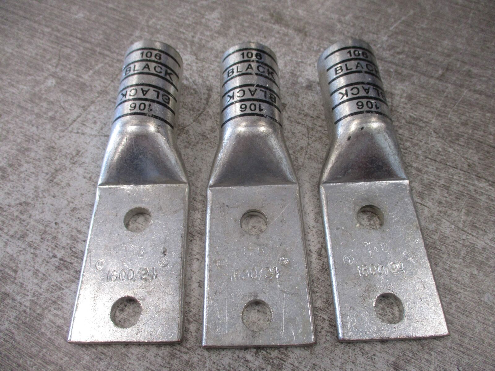 Thomas & Betts Crimp Lug 58884BE/1600/24 2-Hole 106 Black *No Box* New Surplus