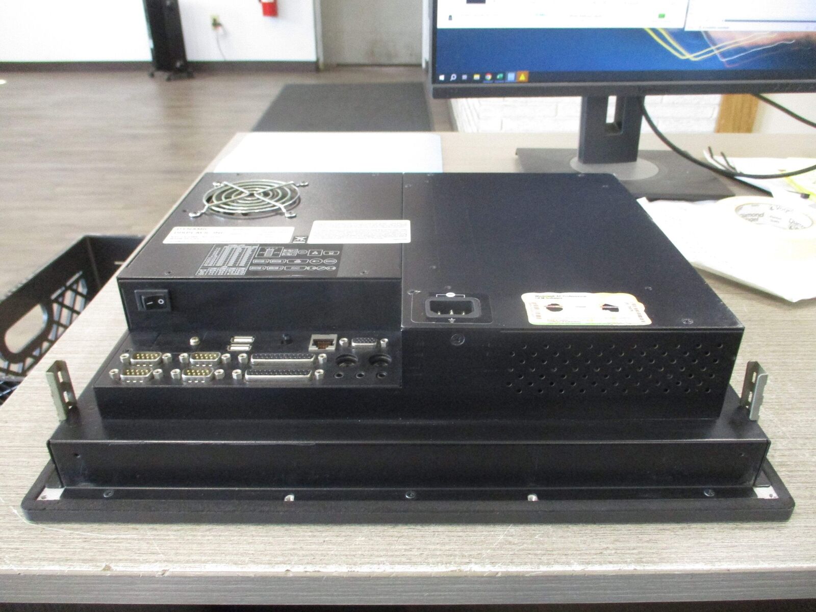 Dynamic Displays,Inc. Industrial Panel PC QES1517-505 Rev. 2 17" 100-240V 3A 50/