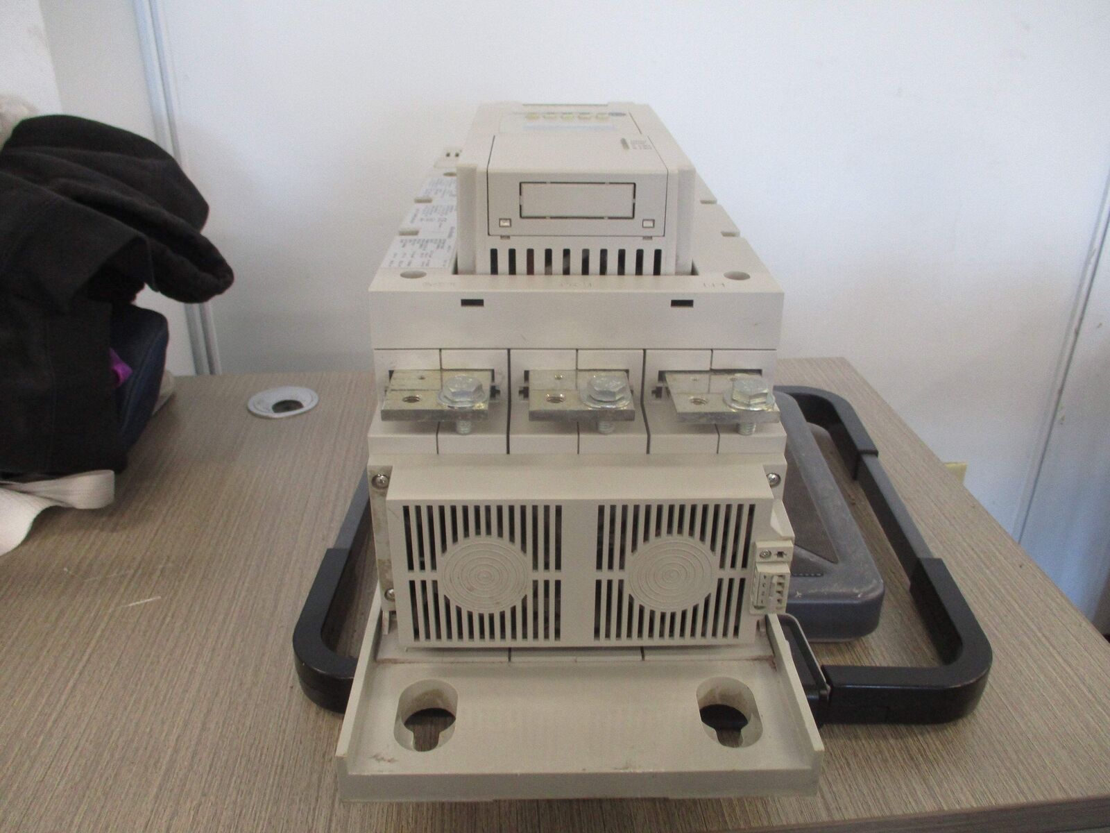 Allen-Bradley SMC-Flex Soft Start 150-F251NBD Ser. B 200HP 200-480V 3Ph Used