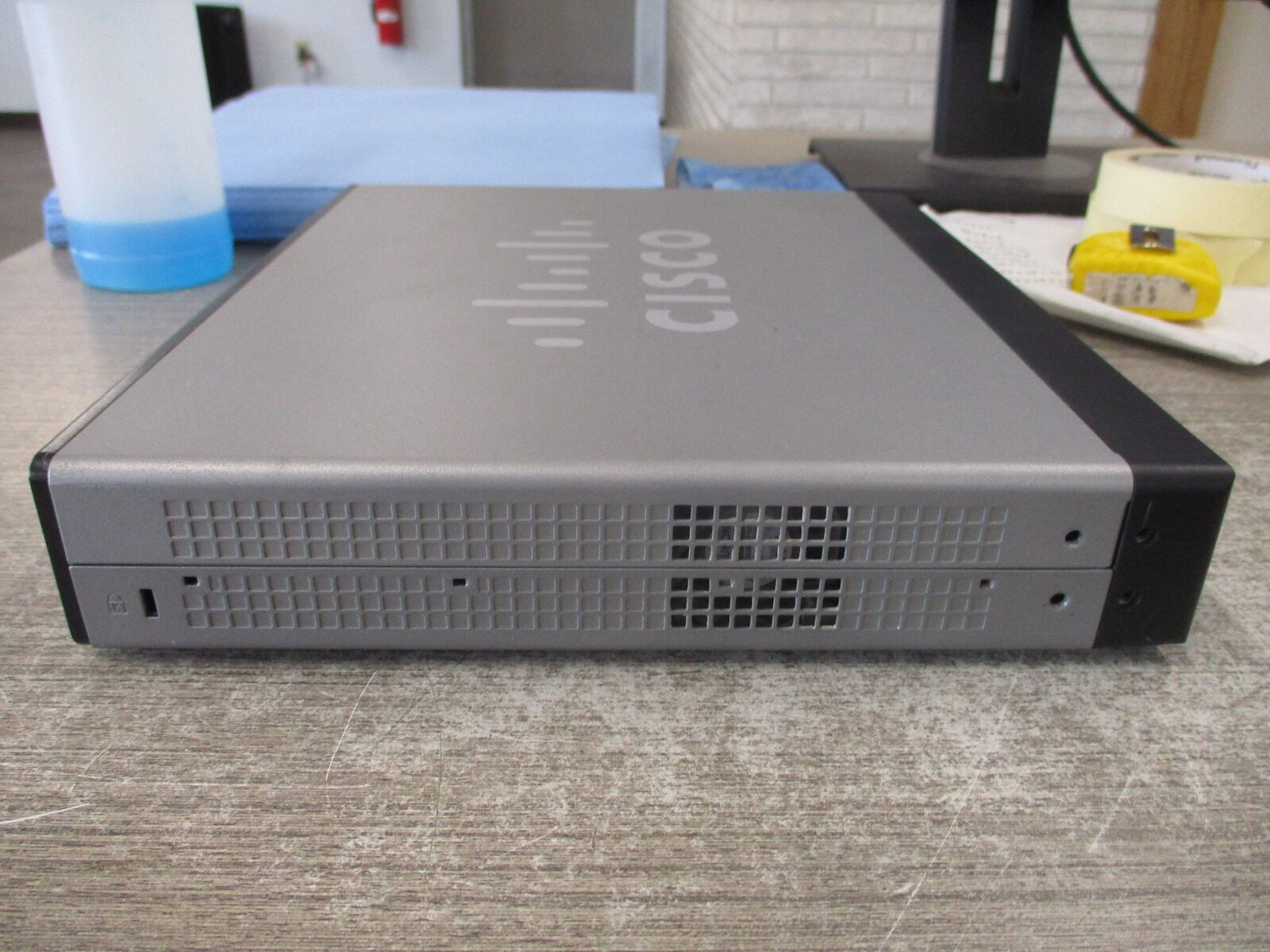 Cisco 10/100/1000 Ethernet Switch SR2024C 24-Port Used
