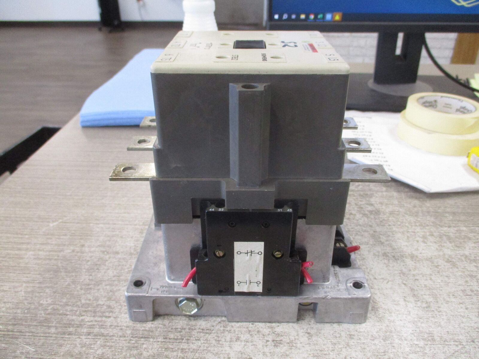 Siemens Size 4 Contactor CXL4M*3 120V coil 135A 600V Used